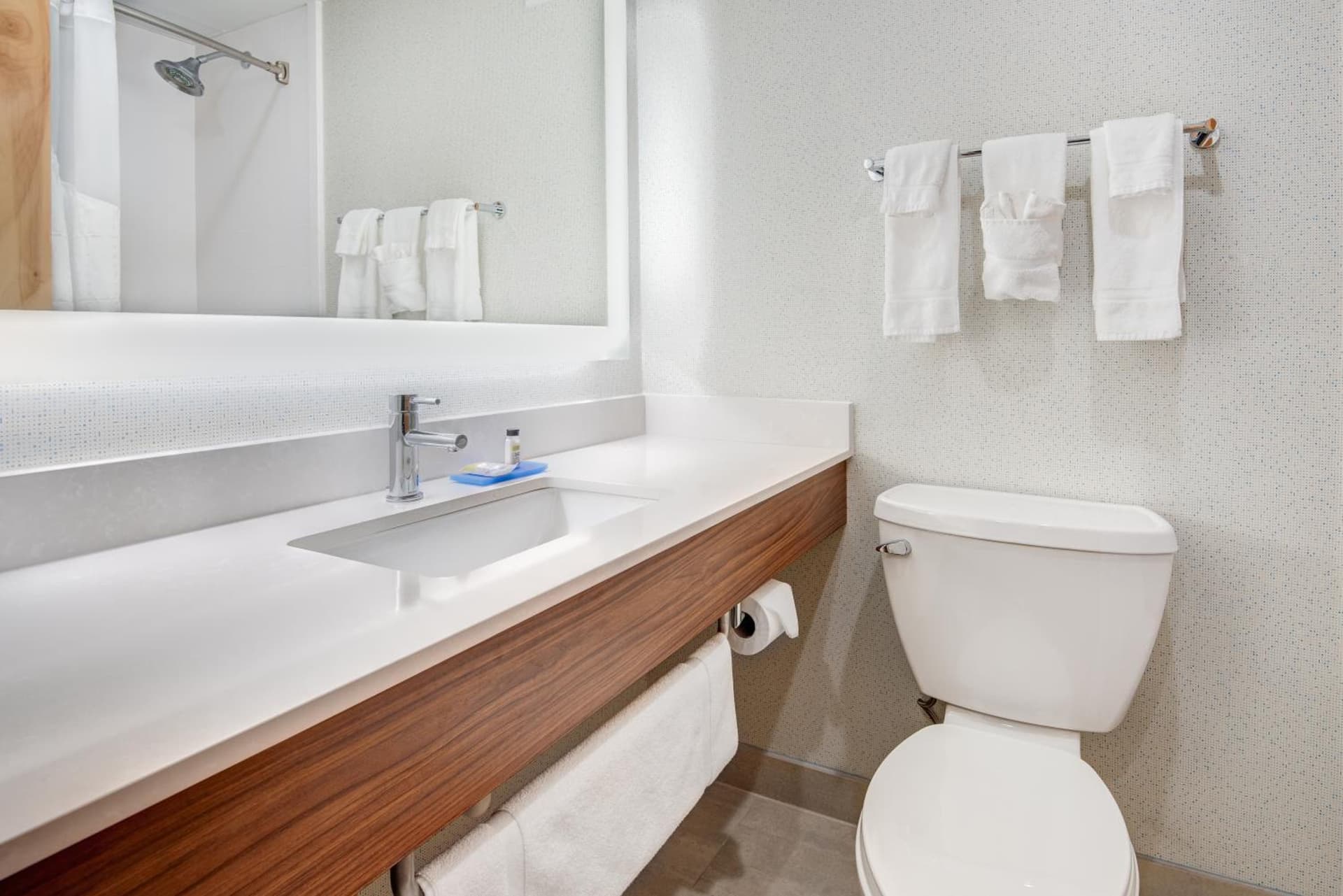 Holiday Inn Express & Suites West Long Branch - Eatontown by IHG gallery photo in West Long Branch, NJ — image 21