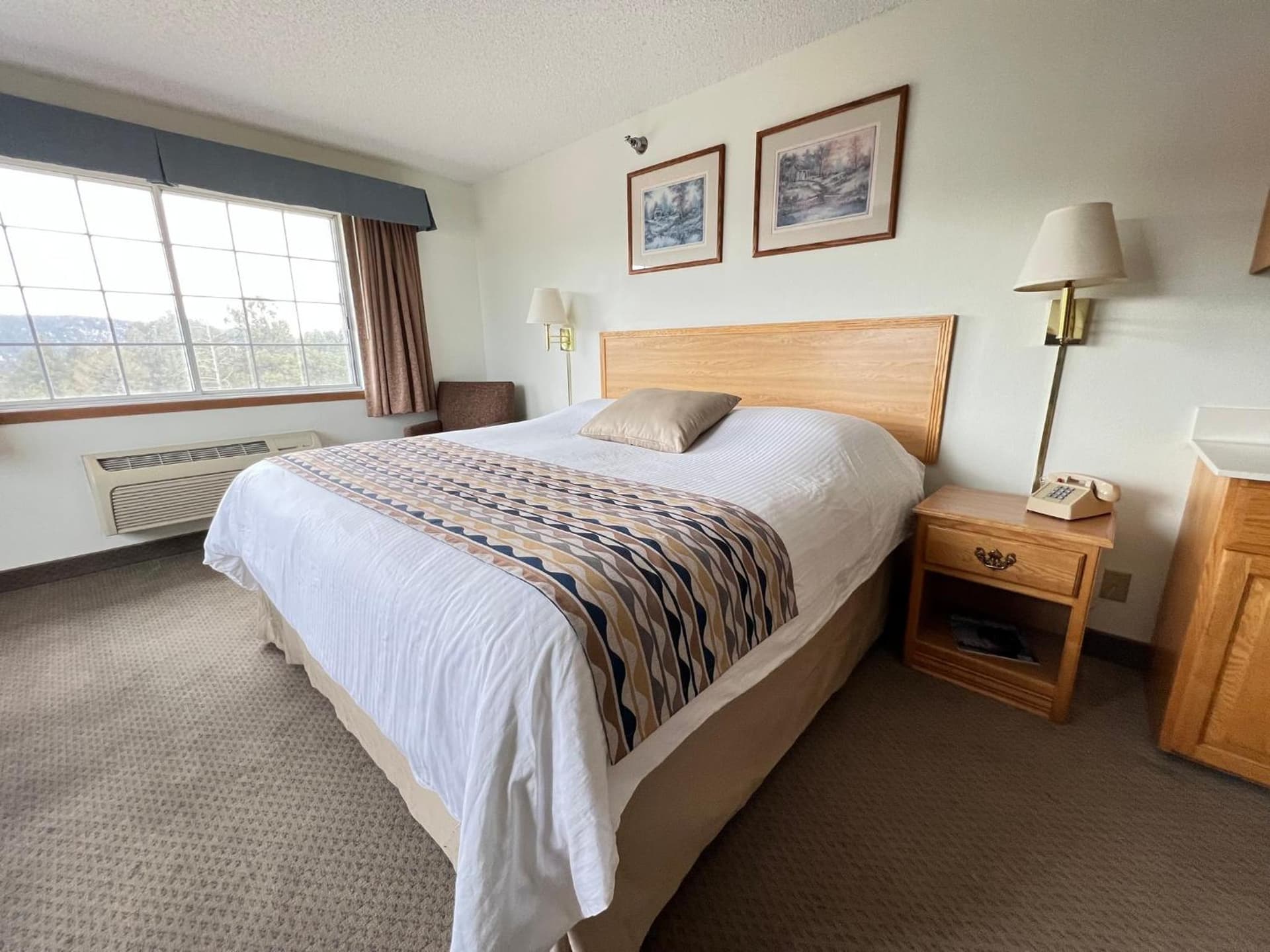 Woodland Country Lodge interior in Woodland Park, CO — gallery photo 2