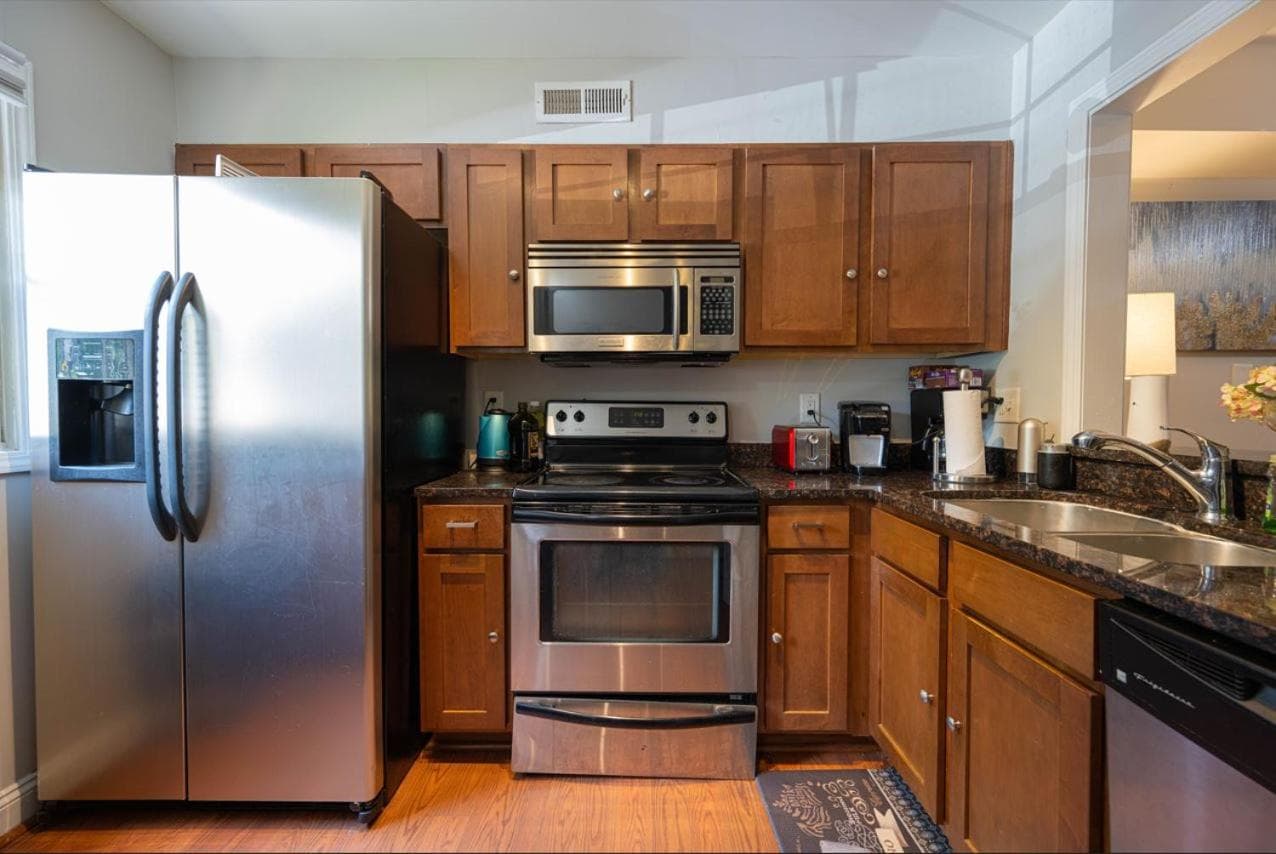 Magnificent 2 Bedrooms and 2 Baths interior in Charlotte, NC — gallery photo 2