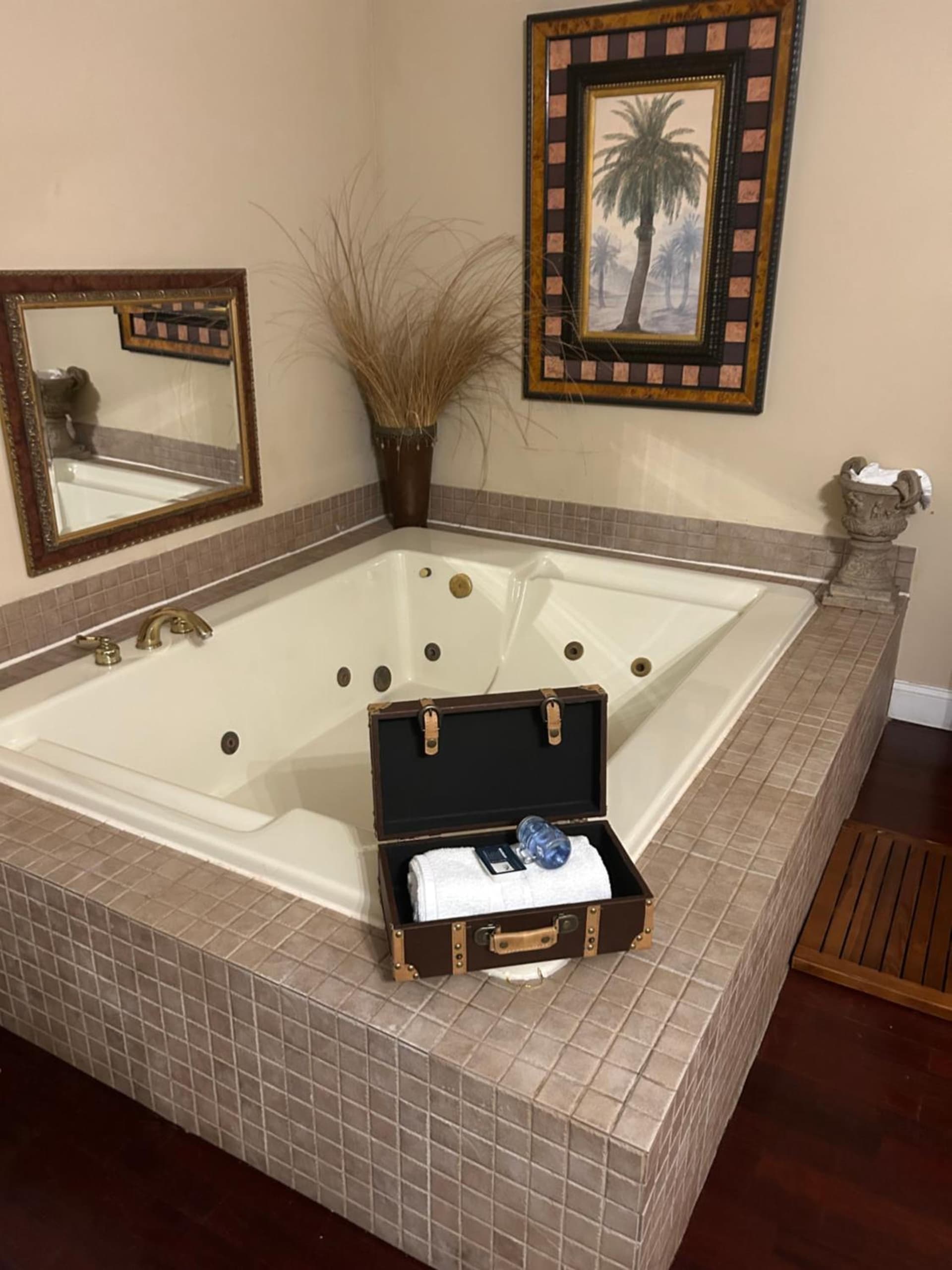 Colts Neck Inn Hotel gallery photo in Colts Neck — image 59