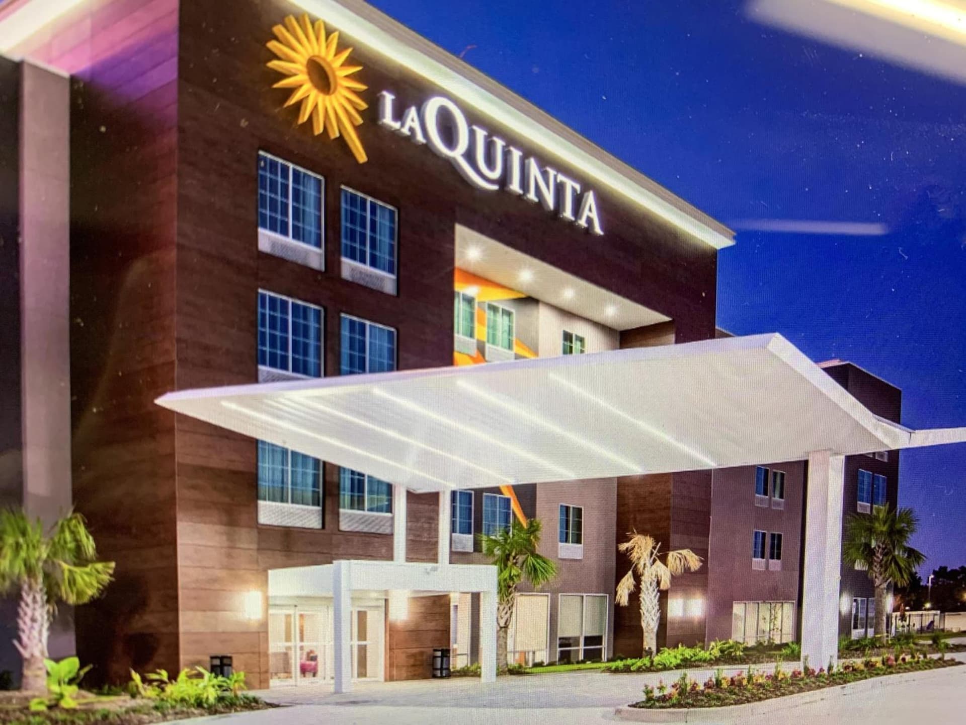 La Quinta Inn & Suites Port Allen La featured exterior or lobby in Port Allen, LA — similar hotel