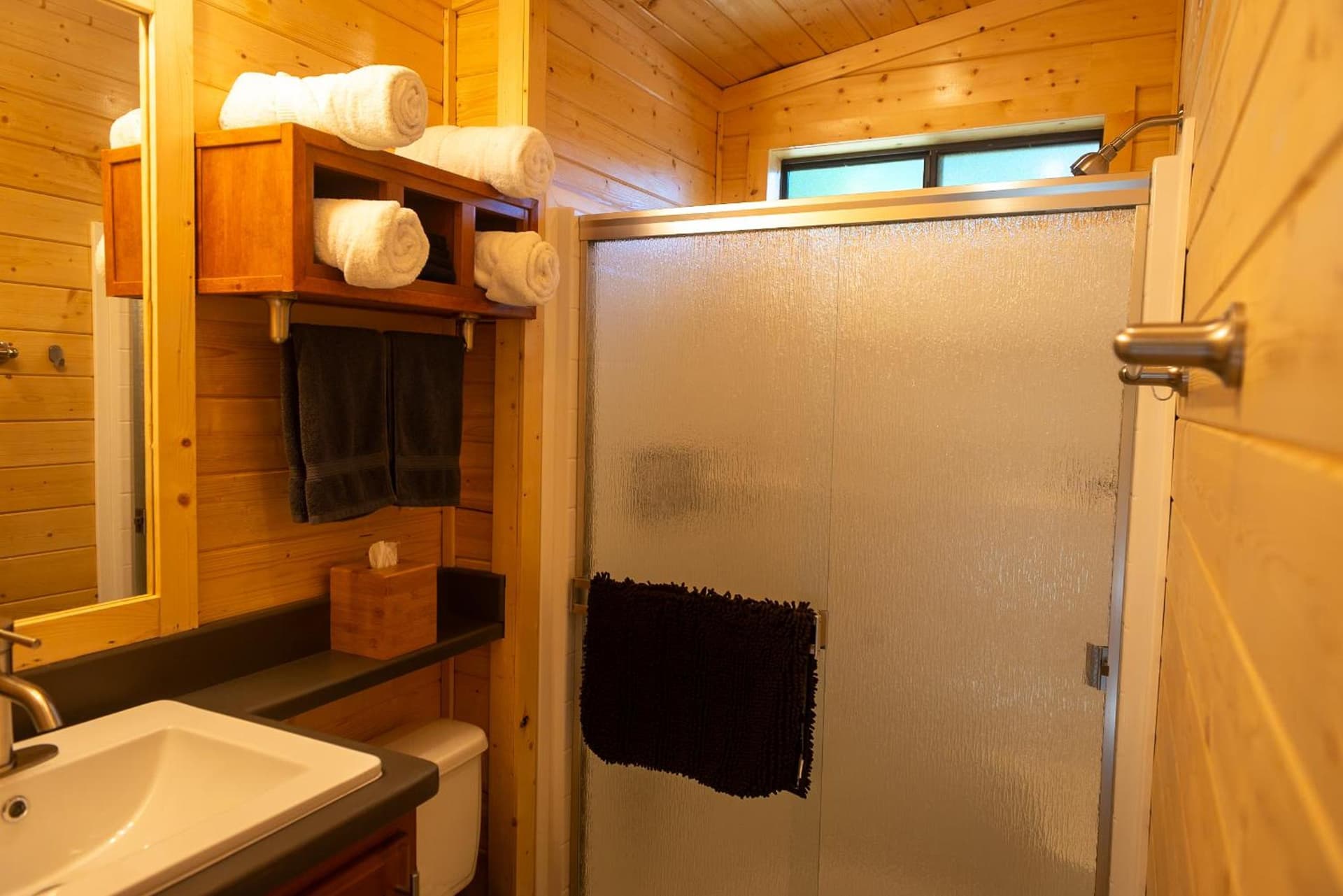 Sierra Meadows interior in Ahwahnee, CA — gallery photo 2