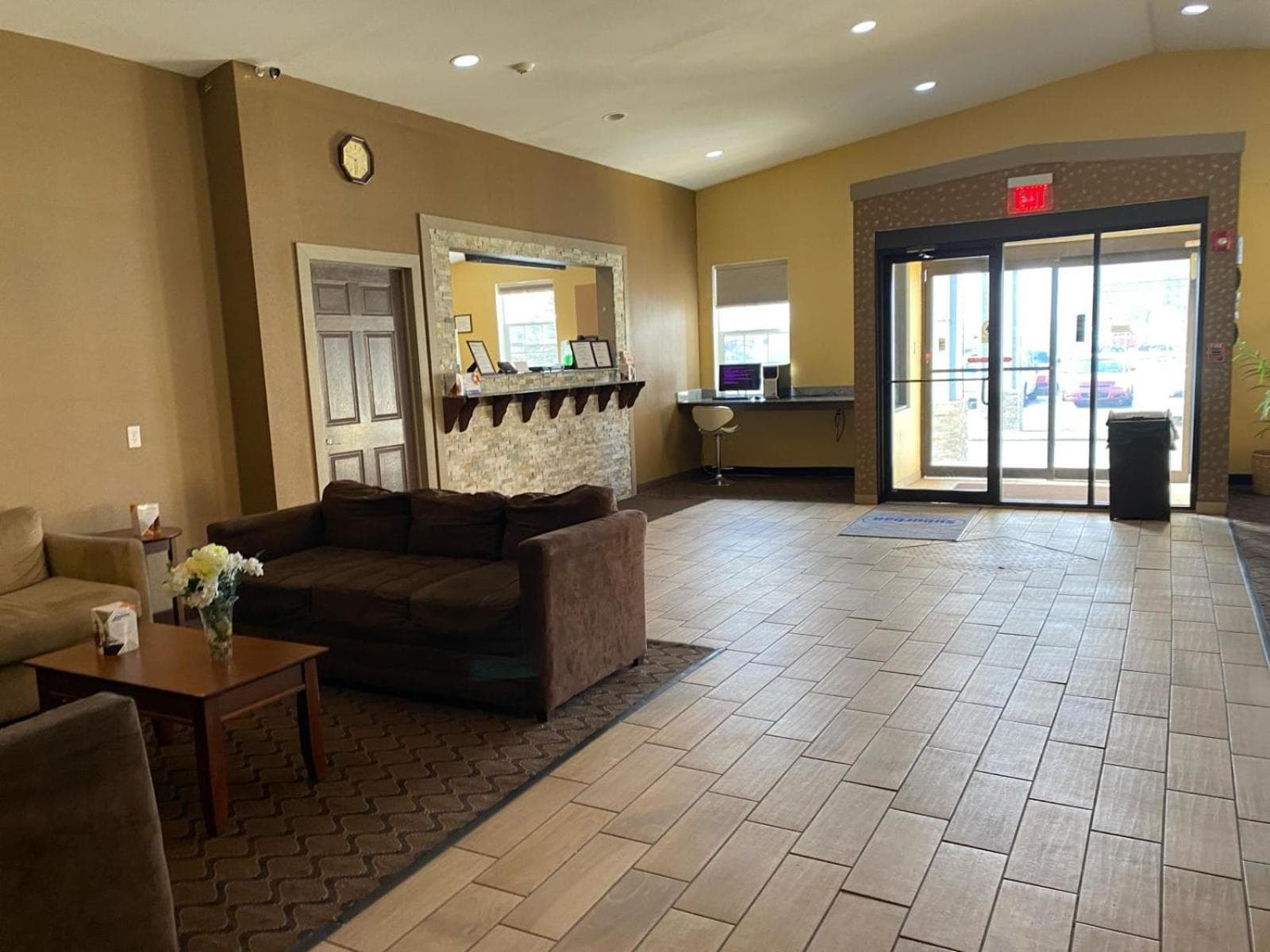 Super 8 by Wyndham Fort Wayne property views in Fort Wayne, IN — gallery photo 3