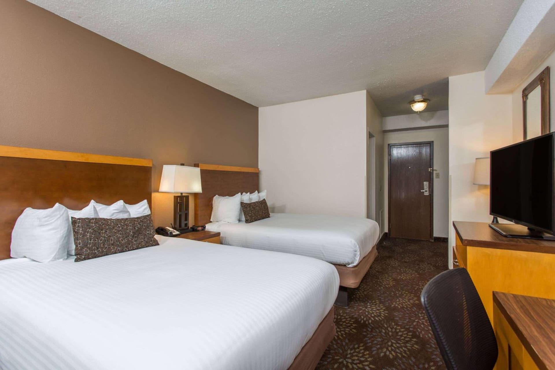 Days Inn by Wyndham Washington DC/Connecticut Avenue interior in Washington, DC — gallery photo 2