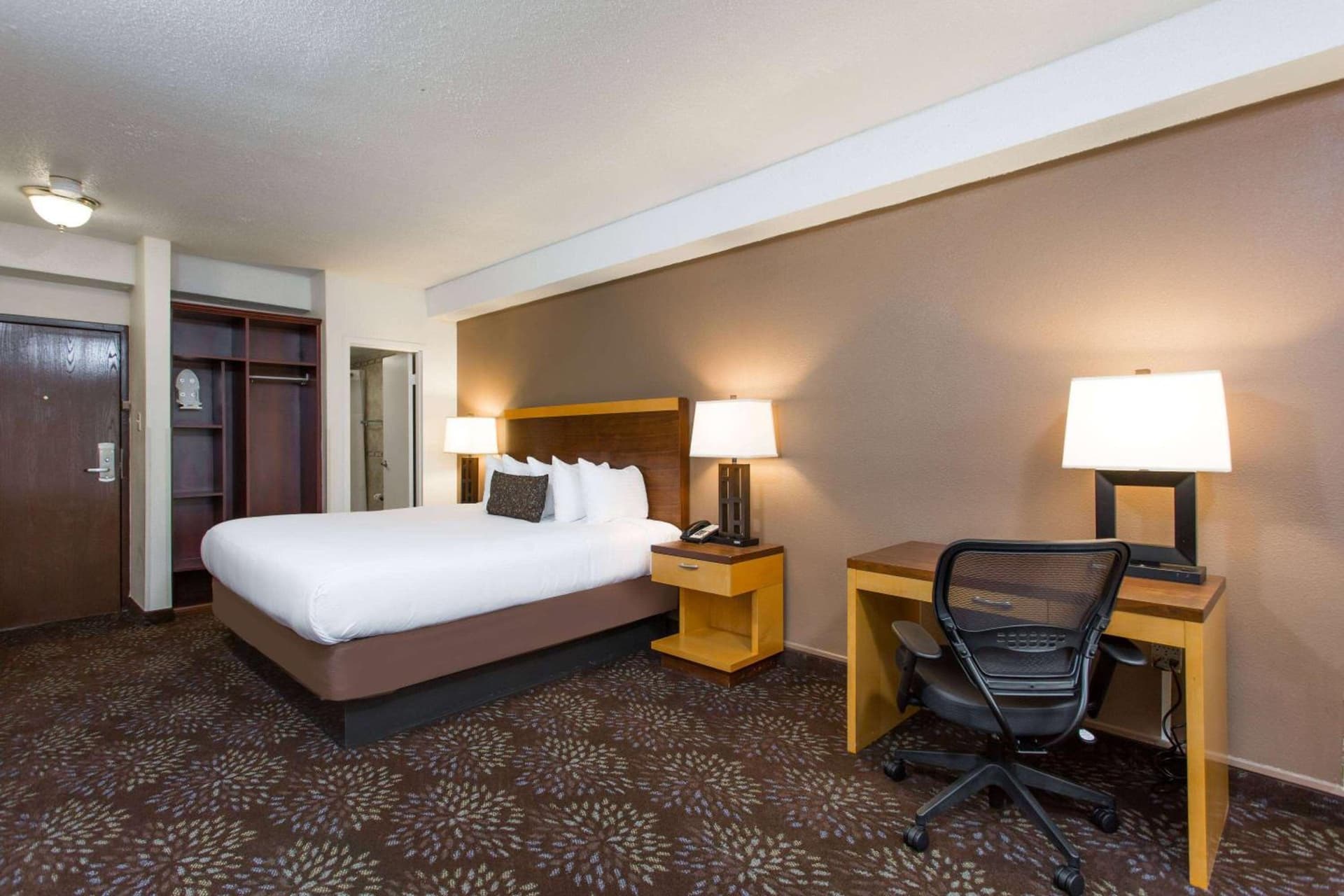 Days Inn by Wyndham Washington DC/Connecticut Avenue gallery photo in Washington, DC — image 15