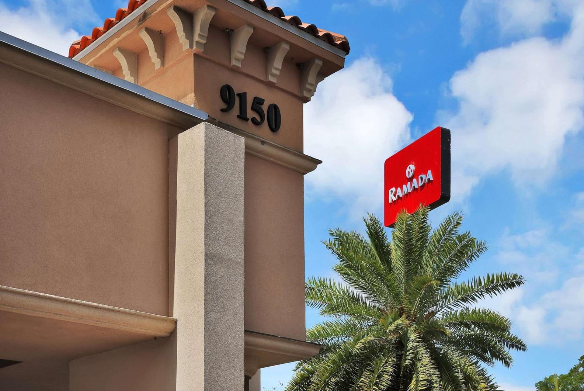 Ramada by Wyndham Jacksonville I-95 by Butler Blvd interior in Jacksonville, FL — gallery photo 2