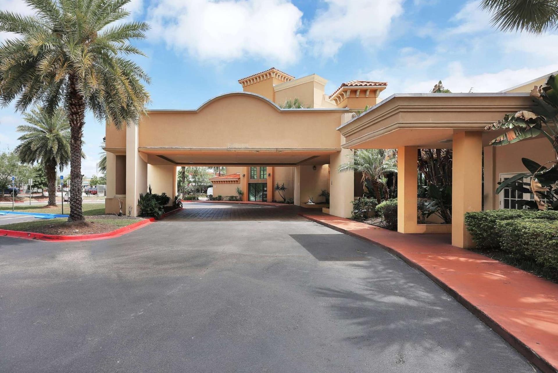 Ramada by Wyndham Jacksonville I-95 by Butler Blvd gallery photo in Jacksonville, FL — image 90