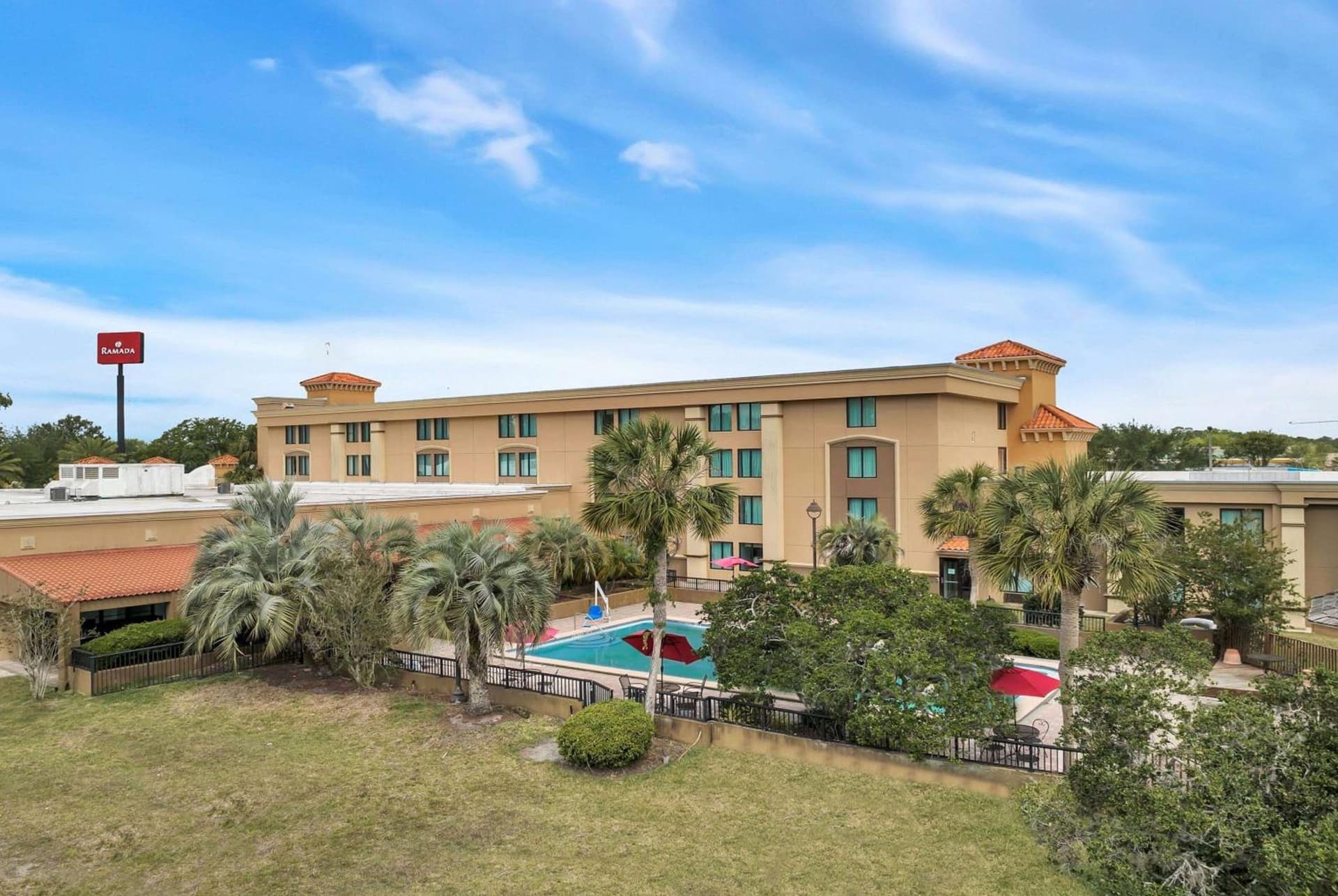 Ramada by Wyndham Jacksonville I-95 by Butler Blvd gallery photo in Jacksonville, FL — image 91
