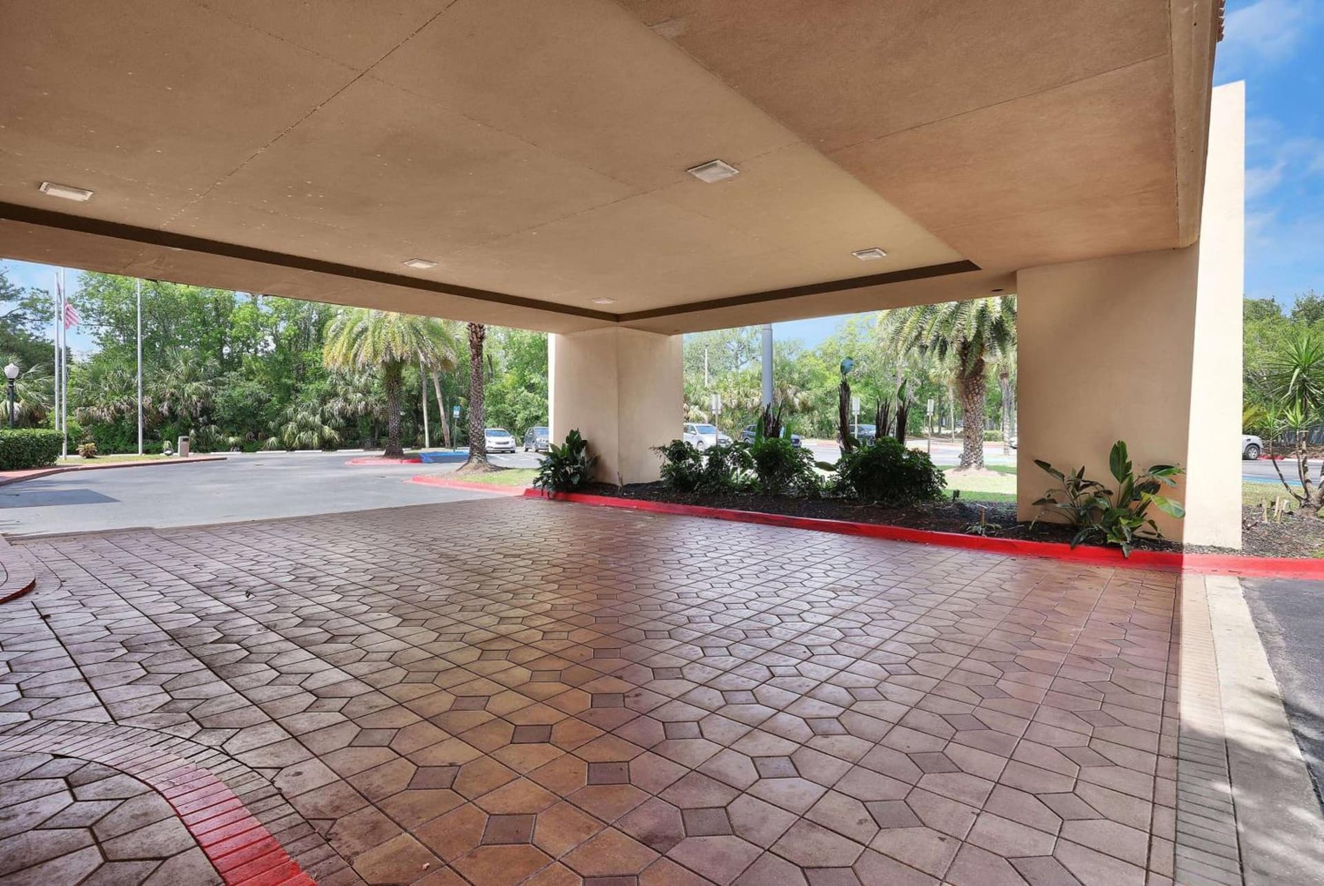 Ramada by Wyndham Jacksonville I-95 by Butler Blvd gallery photo in Jacksonville, FL — image 13