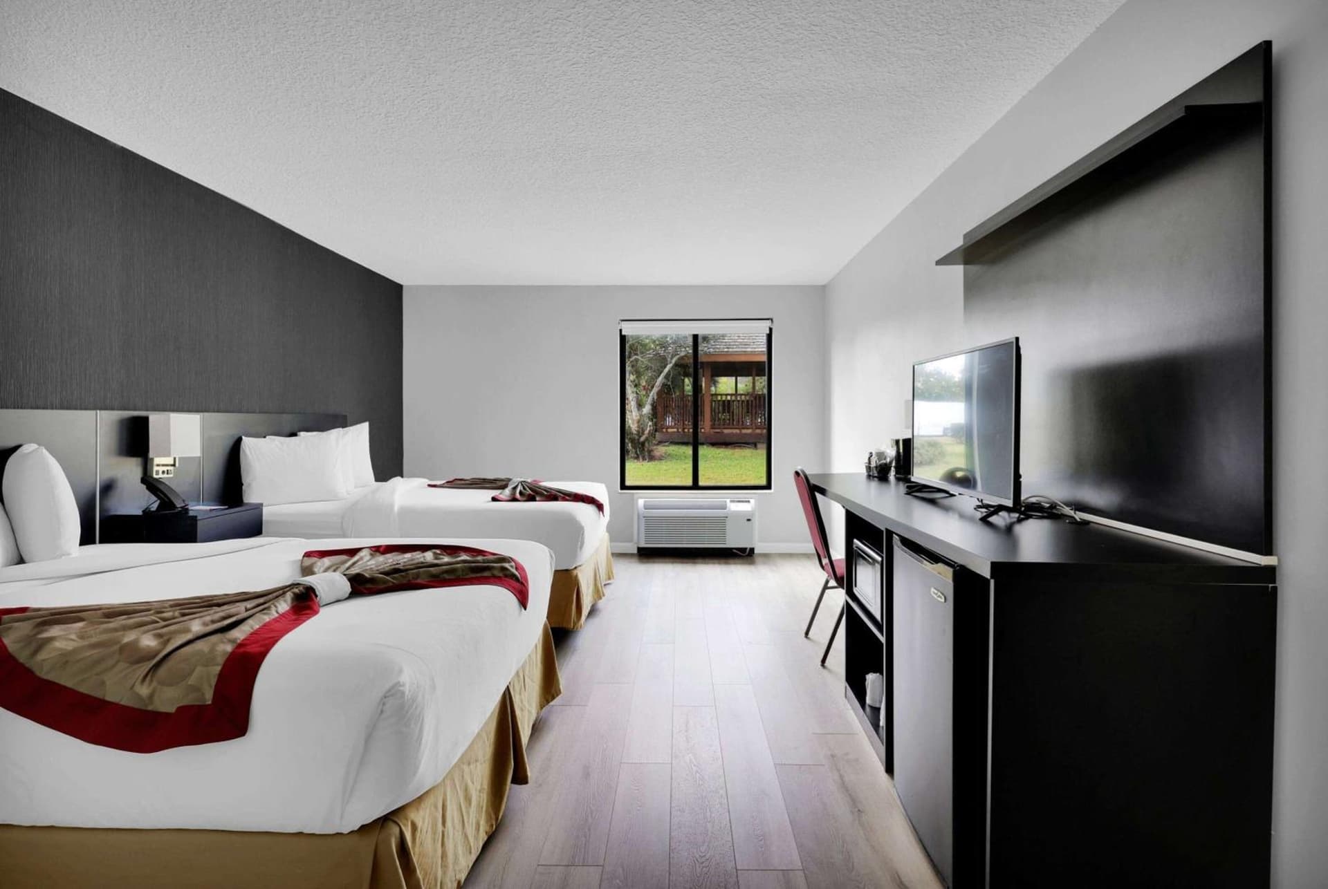 Ramada by Wyndham Jacksonville I-95 by Butler Blvd gallery photo in Jacksonville, FL — image 27