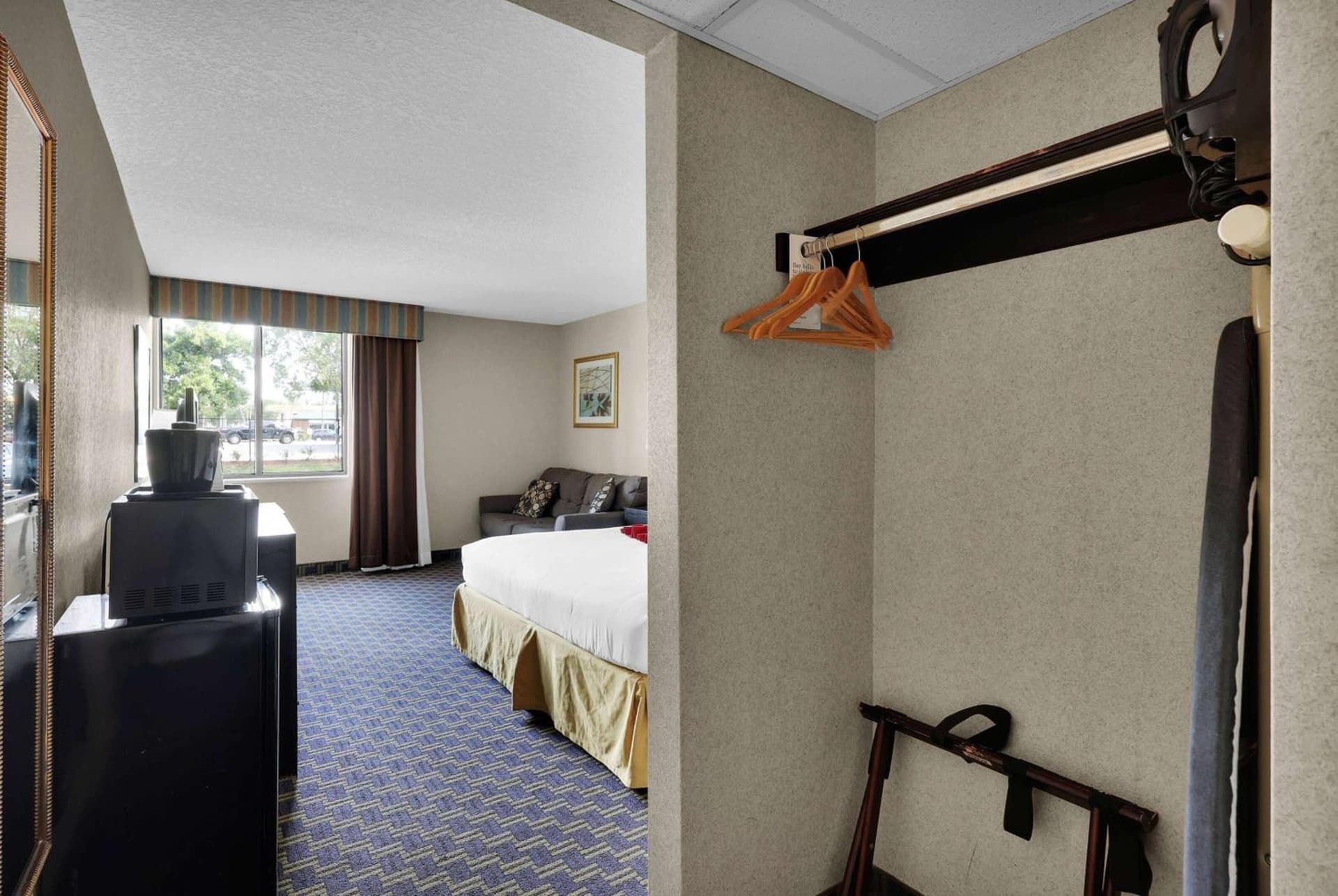 Ramada by Wyndham Jacksonville I-95 by Butler Blvd gallery photo in Jacksonville, FL — image 87