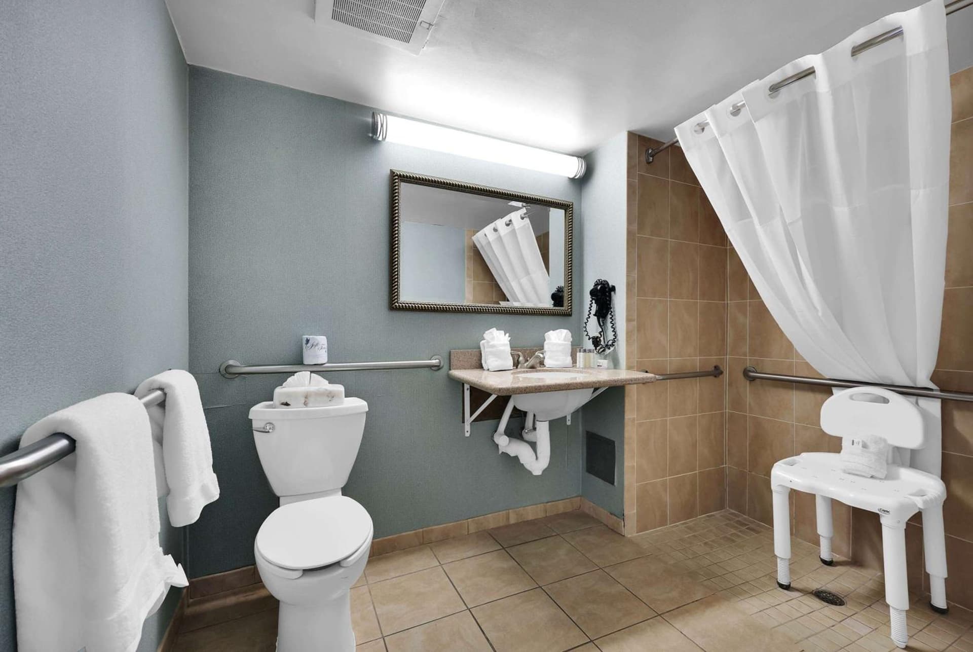 Ramada by Wyndham Jacksonville I-95 by Butler Blvd gallery photo in Jacksonville, FL — image 35