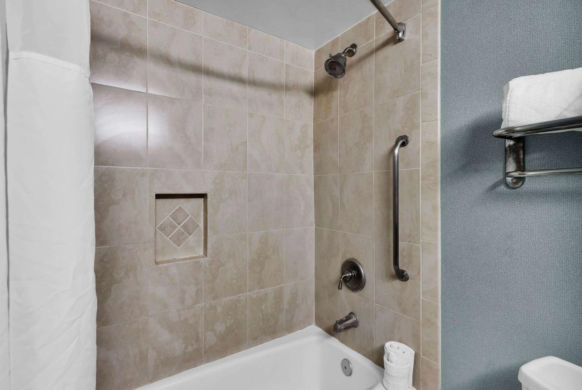 Ramada by Wyndham Jacksonville I-95 by Butler Blvd gallery photo in Jacksonville, FL — image 17