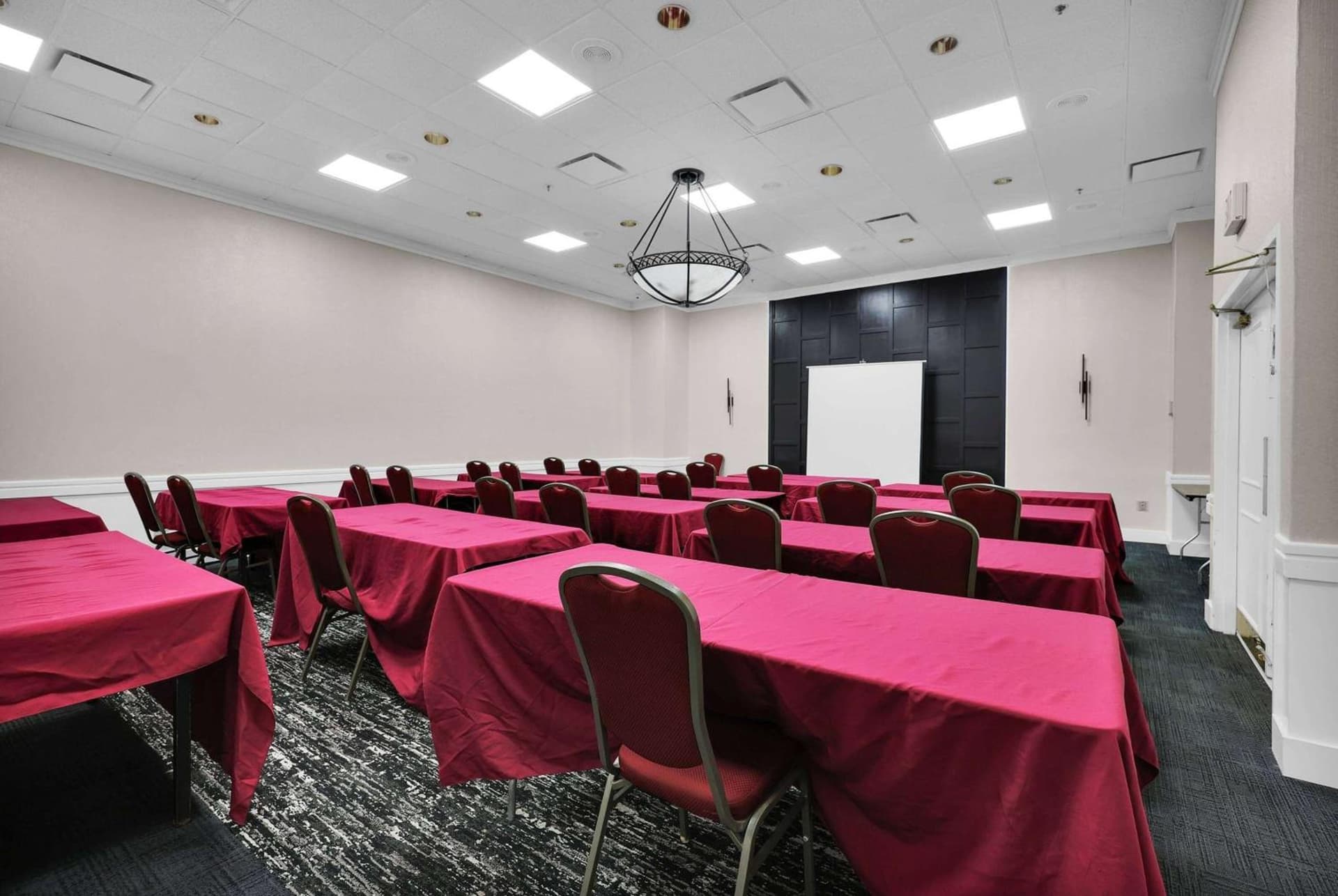 Ramada by Wyndham Jacksonville I-95 by Butler Blvd gallery photo in Jacksonville, FL — image 107