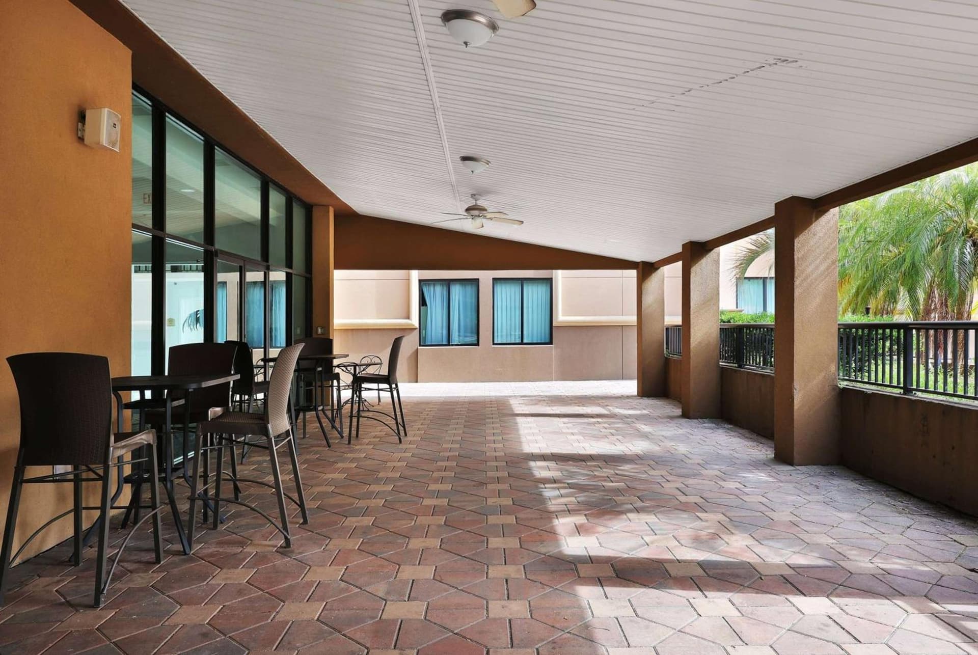 Ramada by Wyndham Jacksonville I-95 by Butler Blvd gallery photo in Jacksonville, FL — image 102
