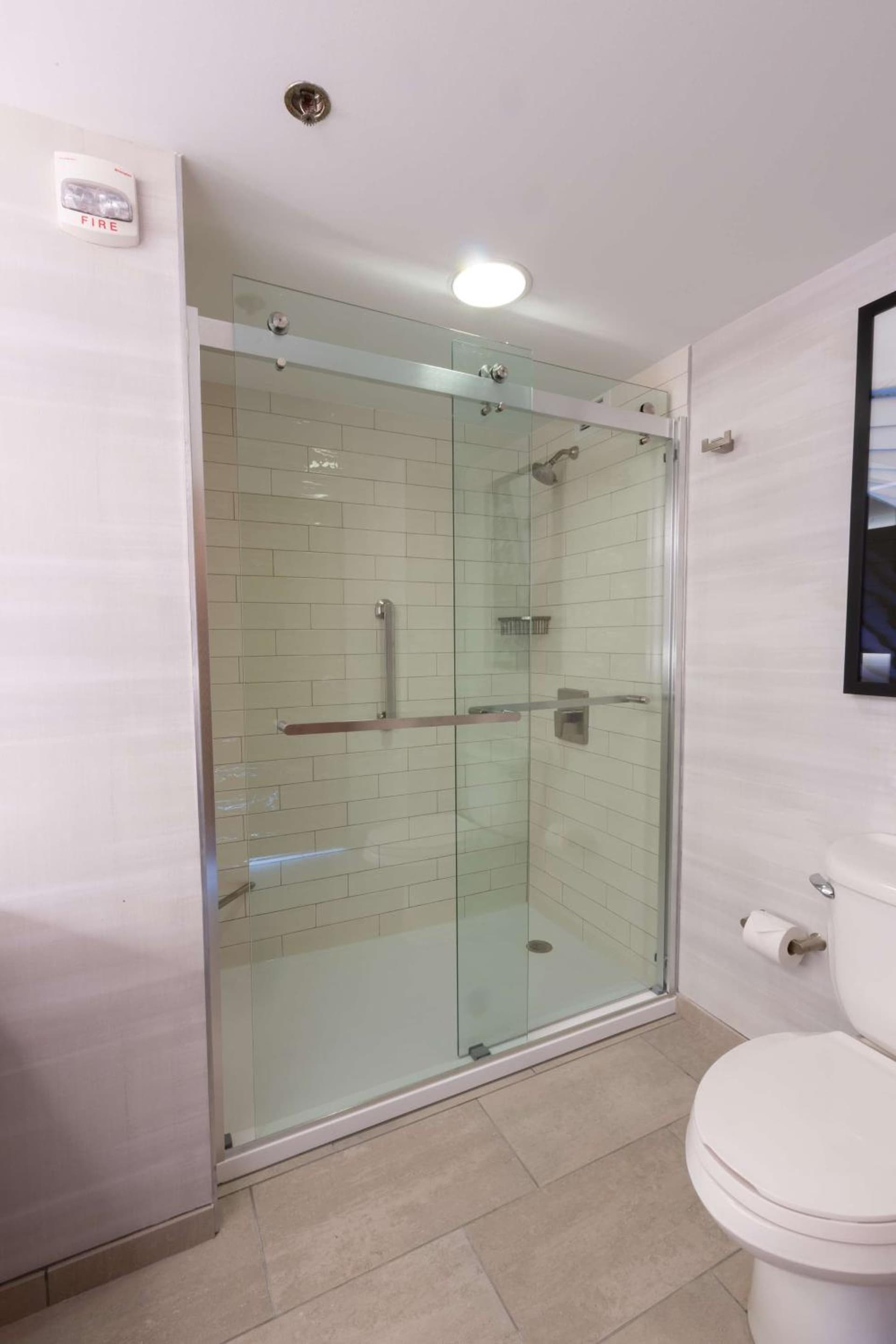 DoubleTree by Hilton Bay City - Riverfront gallery photo in Bay City, MI — image 65