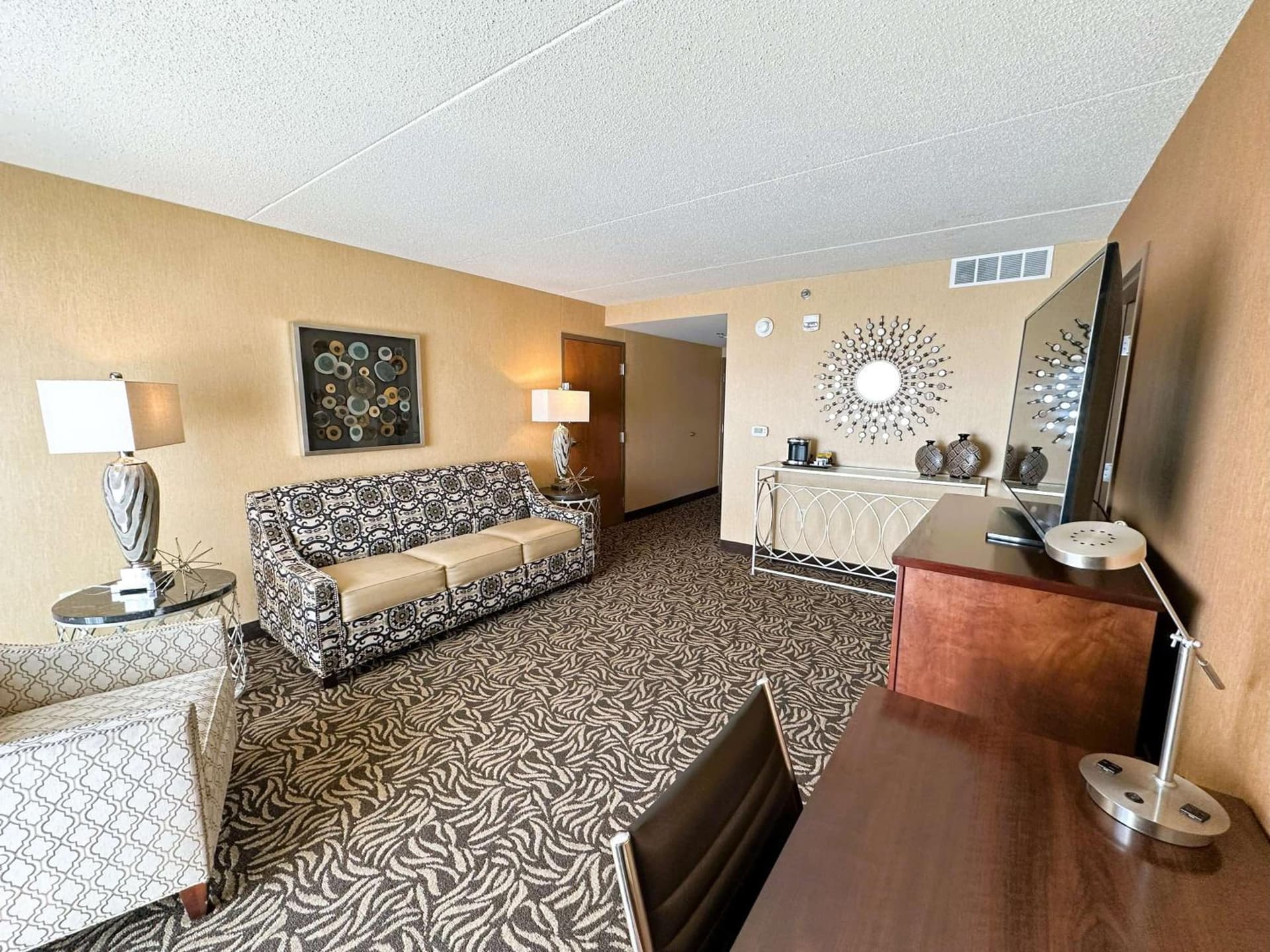 DoubleTree by Hilton Bay City - Riverfront gallery photo in Bay City, MI — image 8