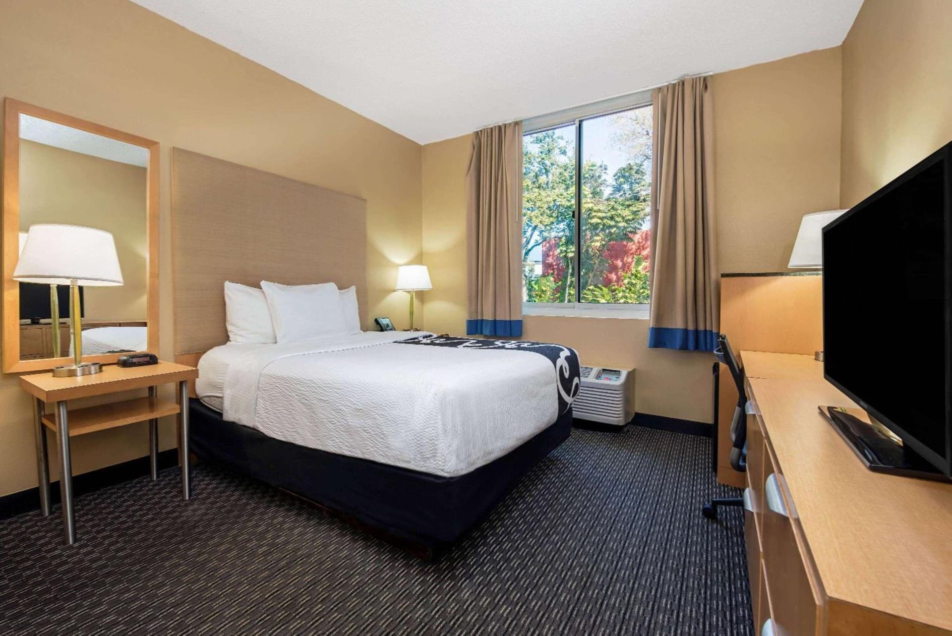 La Quinta by Wyndham West Palm Beach Airport gallery photo in West Palm Beach, FL — image 35