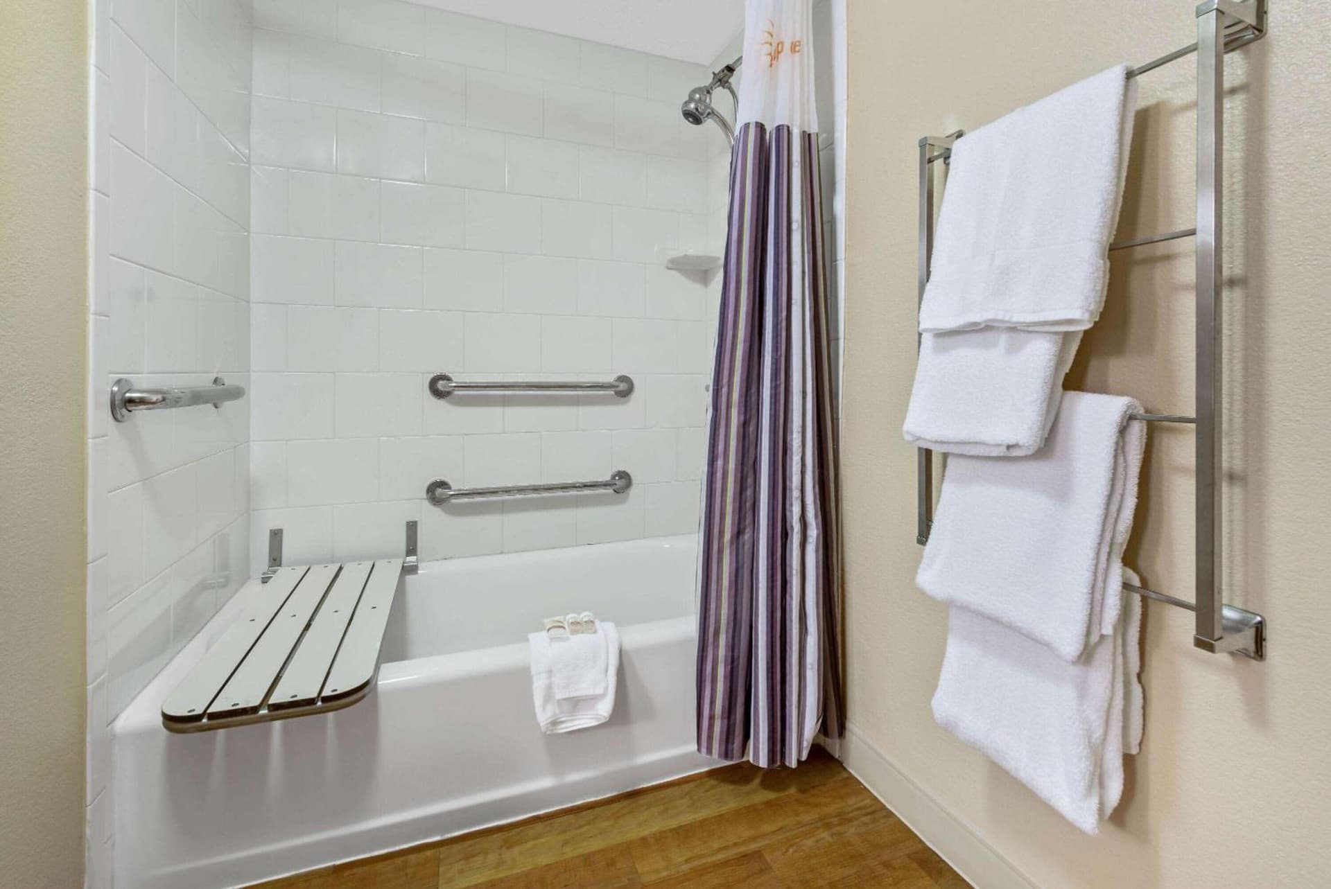 La Quinta by Wyndham West Palm Beach Airport gallery photo in West Palm Beach, FL — image 34
