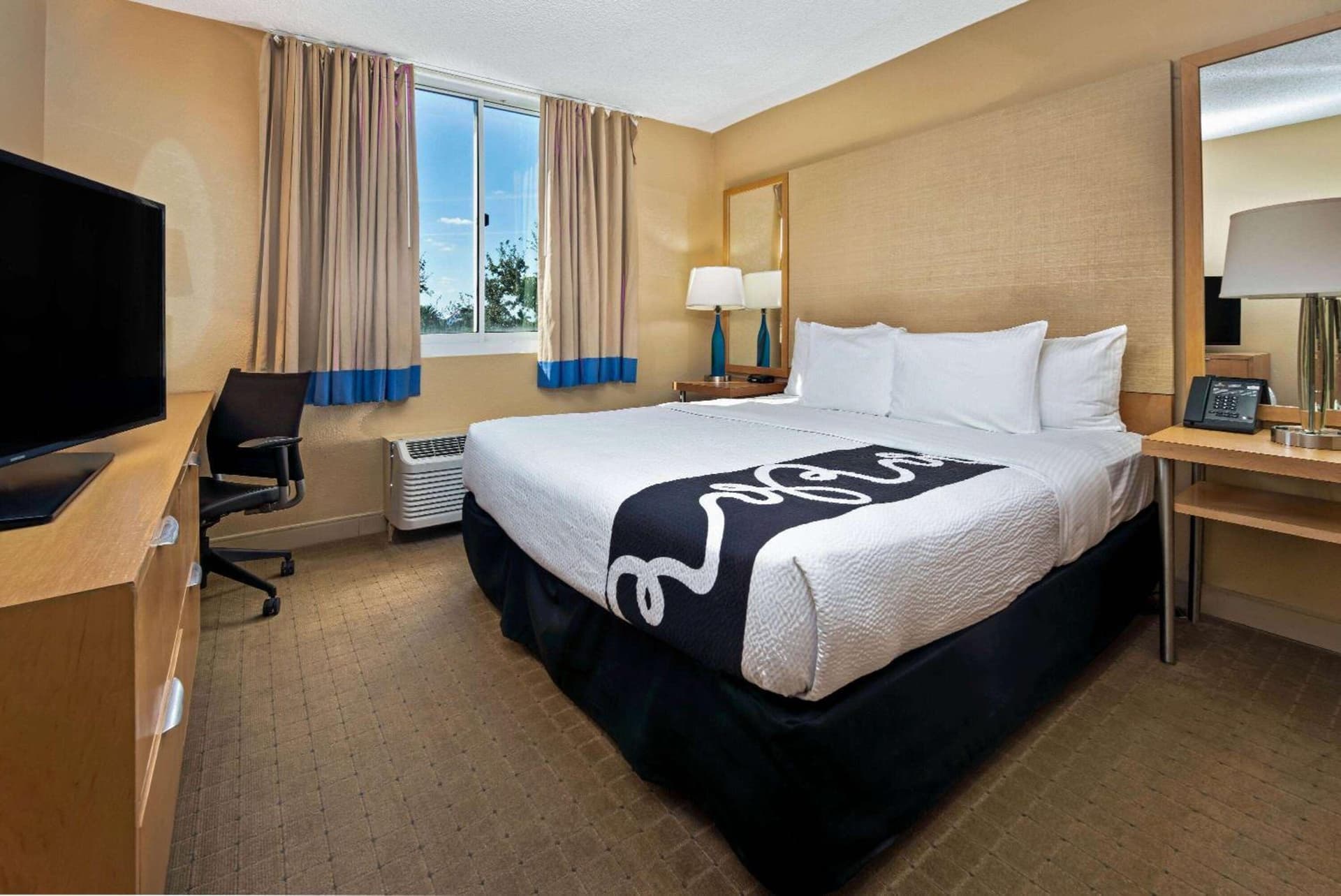La Quinta by Wyndham West Palm Beach Airport gallery photo in West Palm Beach, FL — image 7