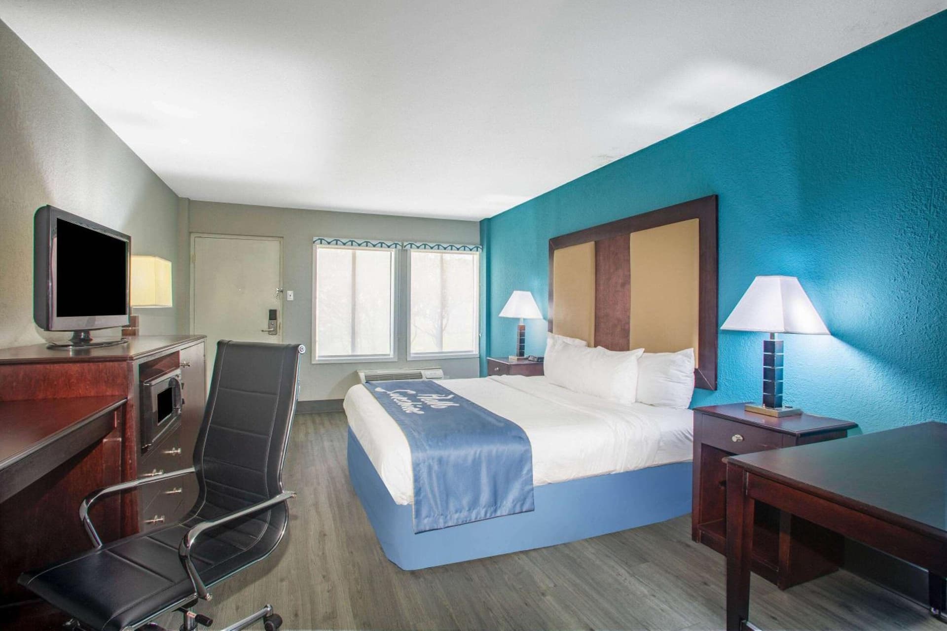 Days Inn by Wyndham Mobile I-65 gallery photo in Mobile, AL — image 55