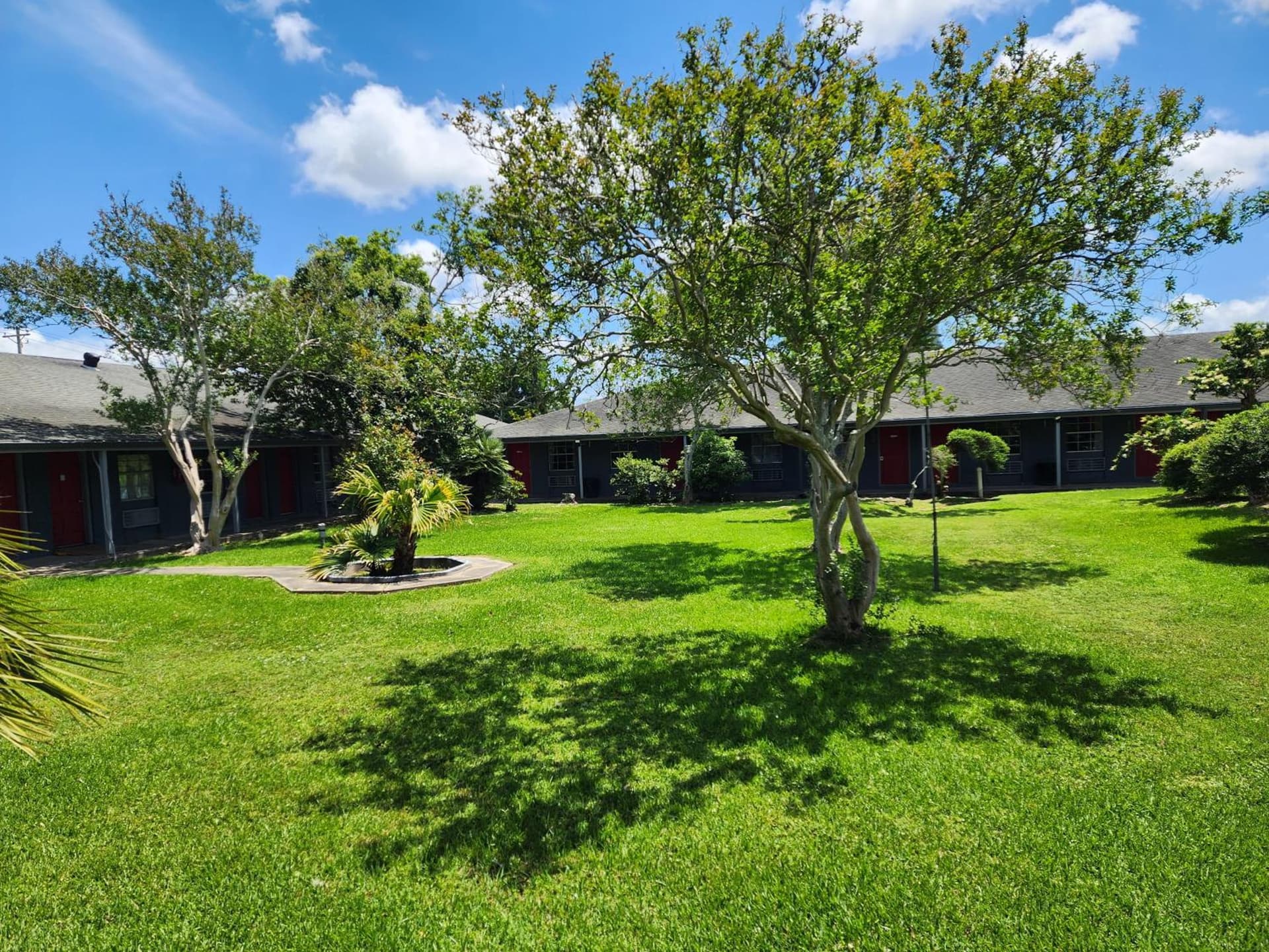 Red Carpet Inn - Houma gallery photo in Houma, LA — image 5
