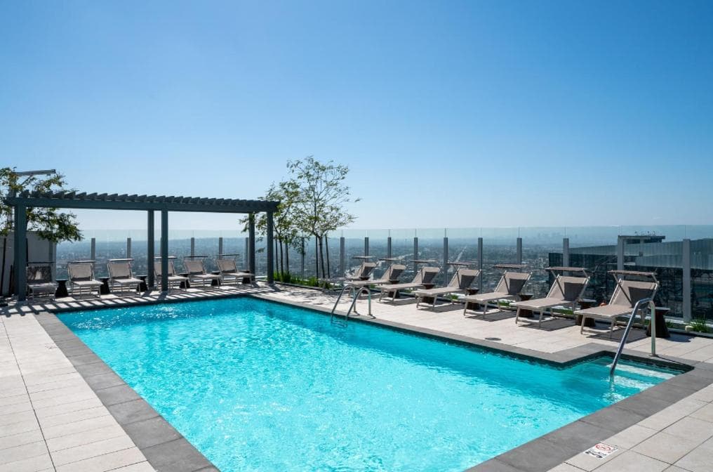 Level Los Angeles - Downtown Flower property views in Los Angeles, CA — gallery photo 3