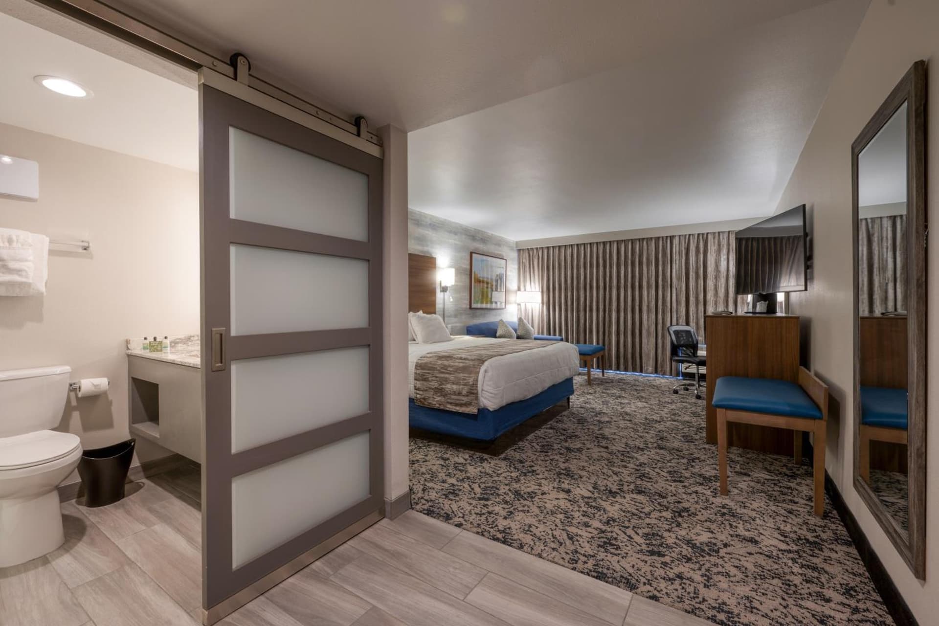 MCM Elegante Hotel interior in Odessa, TX — gallery photo 2