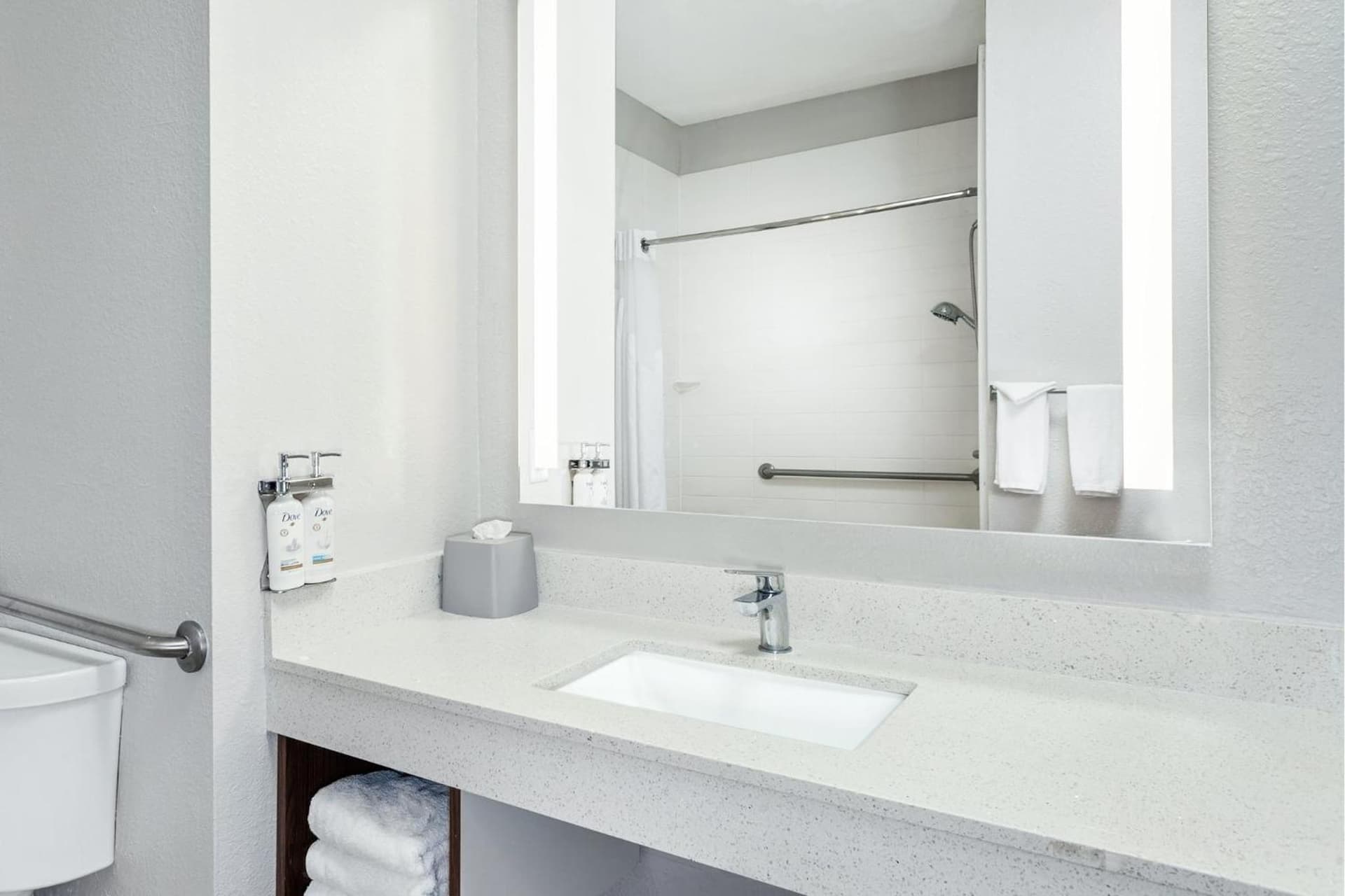 Holiday Inn Express & Suites Carmel North – Westfield by IHG gallery photo in Carmel, IN — image 23