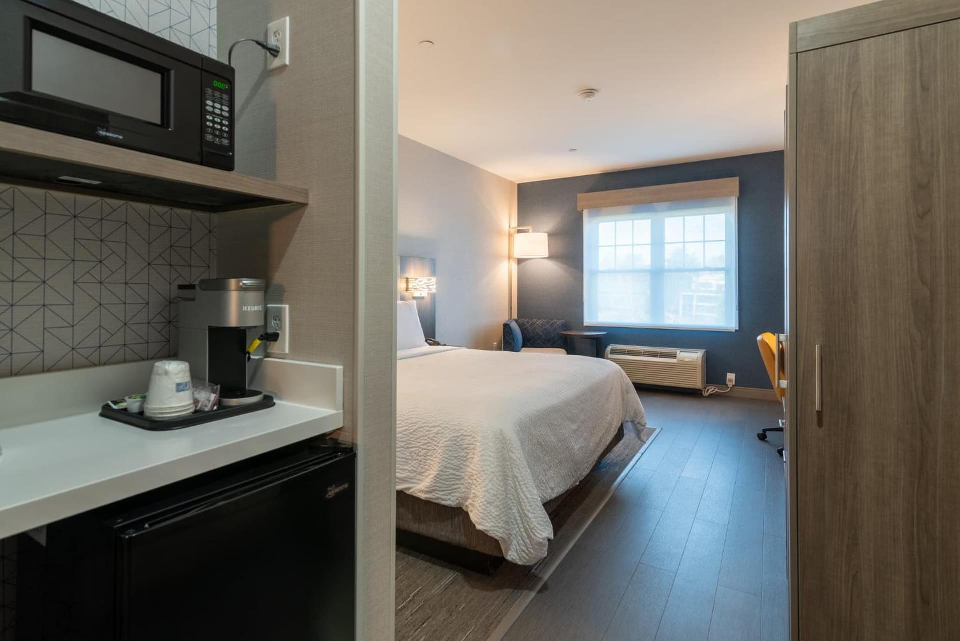 Holiday Inn Express Hotel & Suites Hampton South-Seabrook by IHG interior in Seabrook, NH — gallery photo 2
