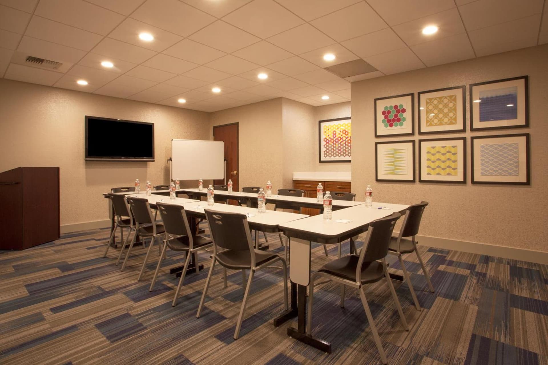 Holiday Inn Express Davis-University Area by IHG gallery photo in Davis, CA — image 41