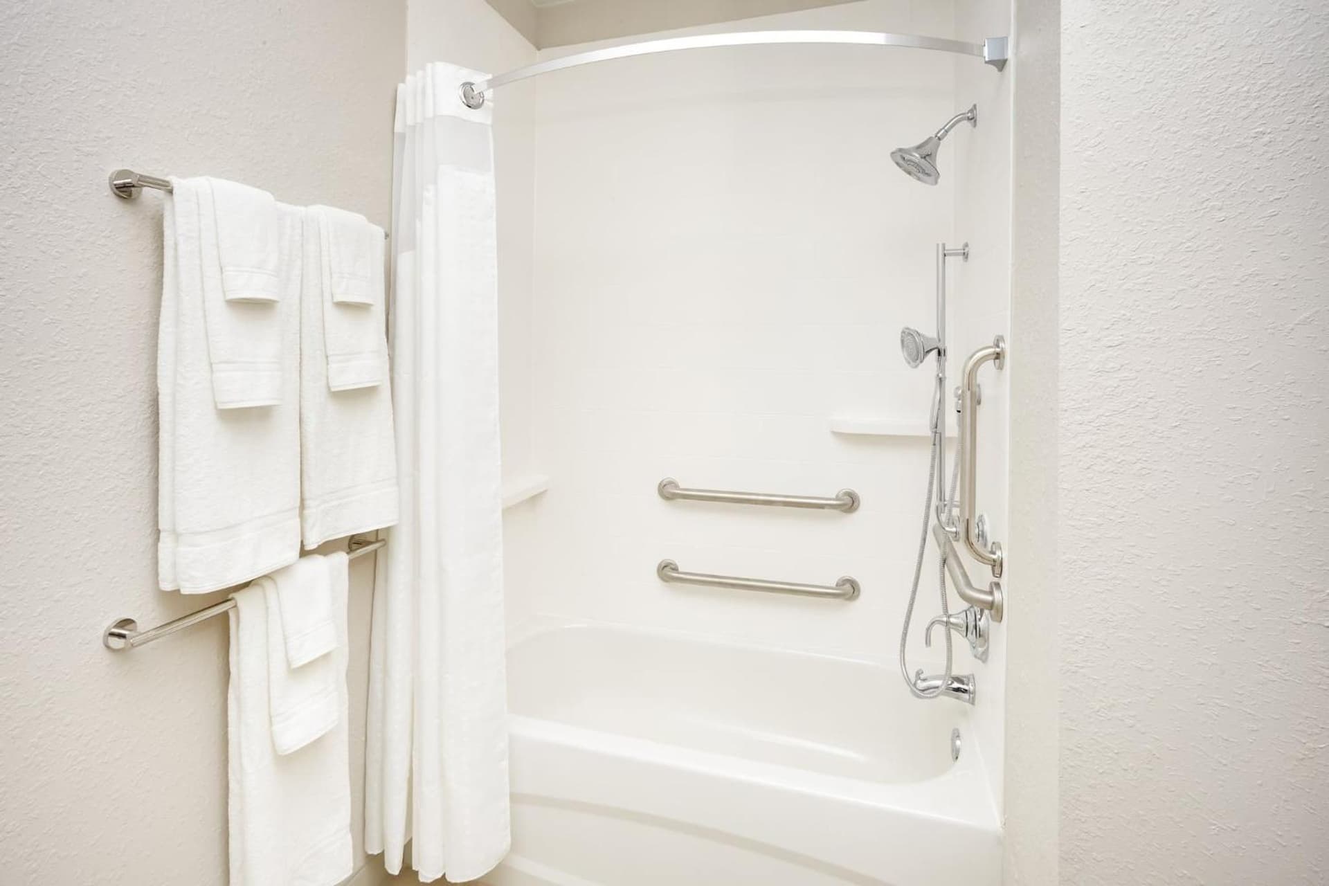 Holiday Inn Express & Suites Chicago North Shore - Niles by IHG gallery photo in Niles, IL — image 7