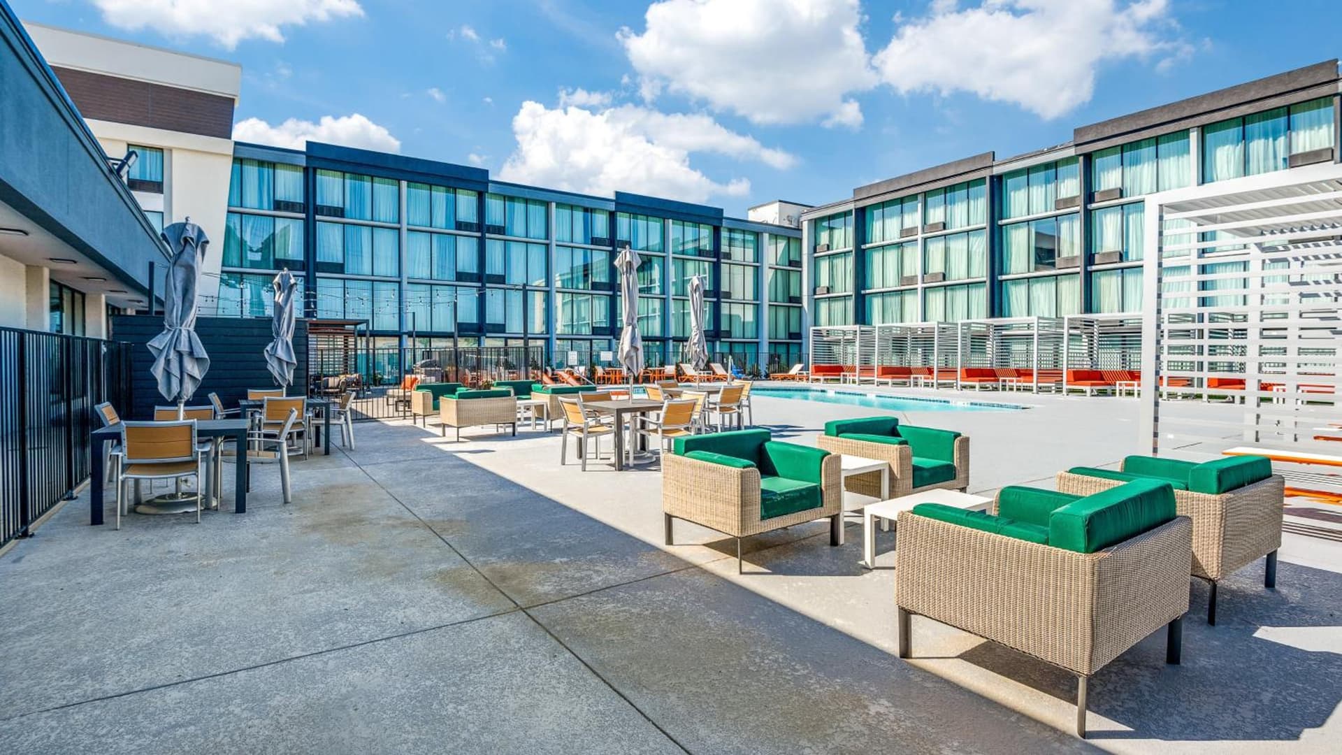 Holiday Inn Dallas Market Ctr Love Field by IHG property views in Dallas, TX — gallery photo 3