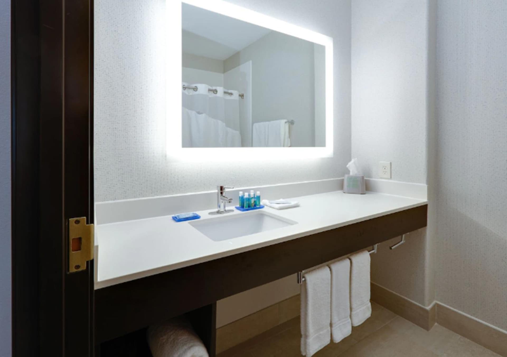 Holiday Inn Express & Suites Dallas - Duncanville by IHG interior in Duncanville, TX — gallery photo 2
