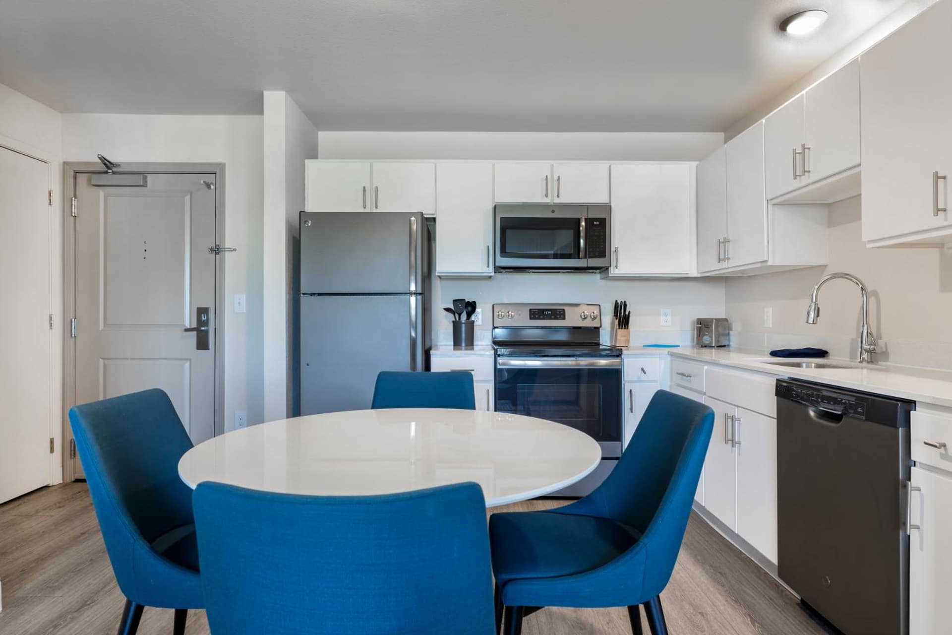 Soka Suites Dallas - Las Colinas gallery photo in Irving, TX — image 5