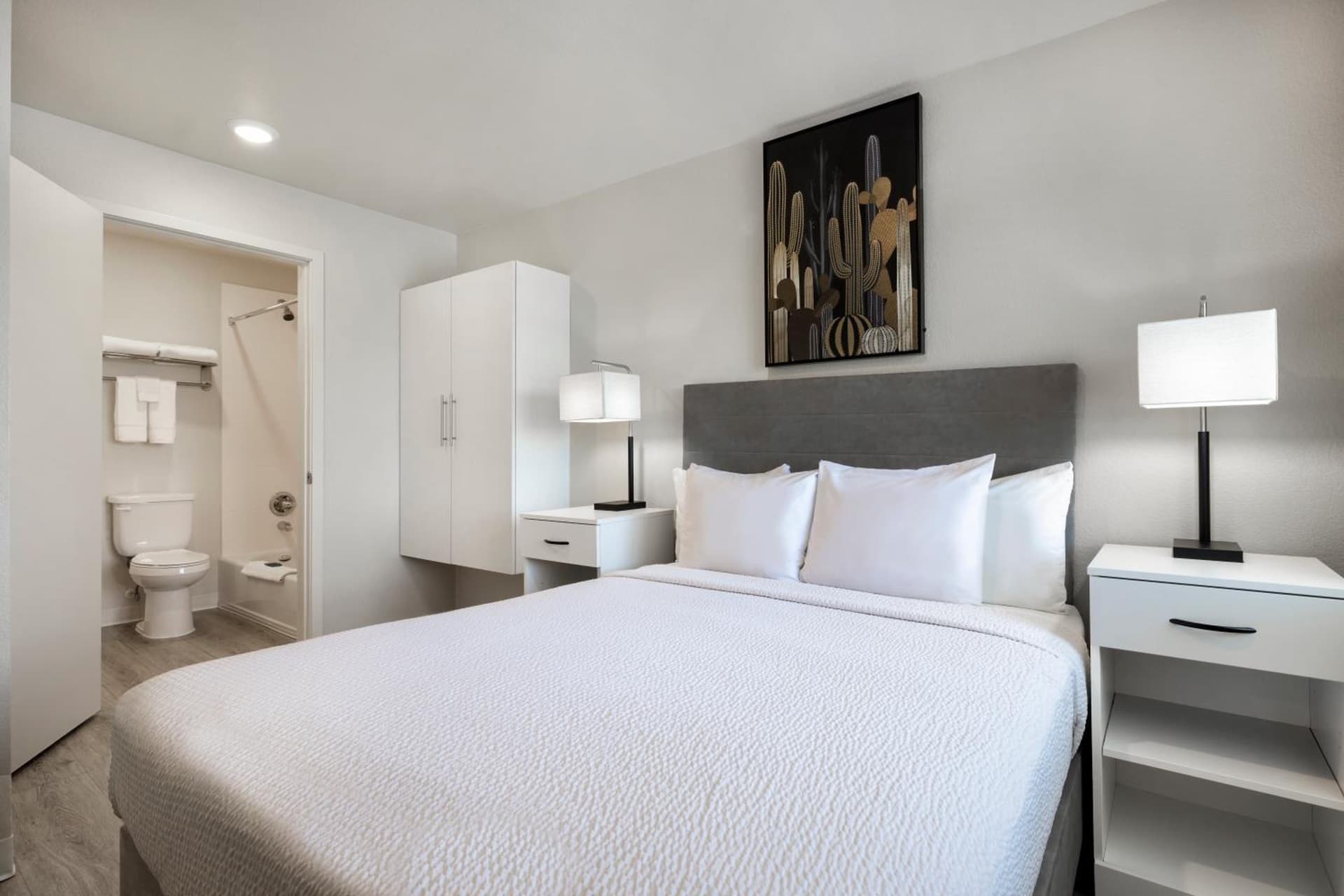 Soka Suites Dallas - Las Colinas gallery photo in Irving, TX — image 8