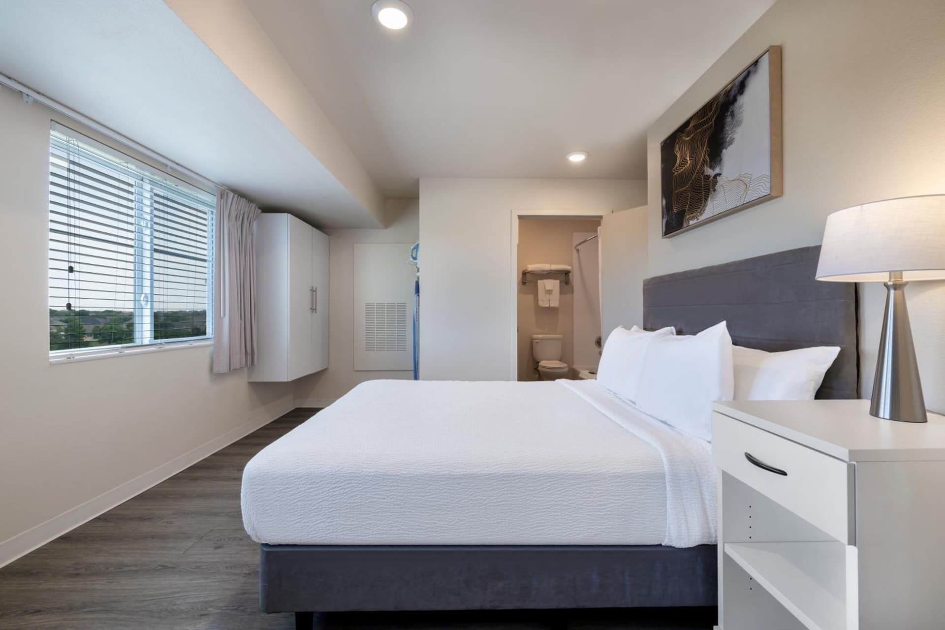 Soka Suites Dallas - Las Colinas gallery photo in Irving, TX — image 26