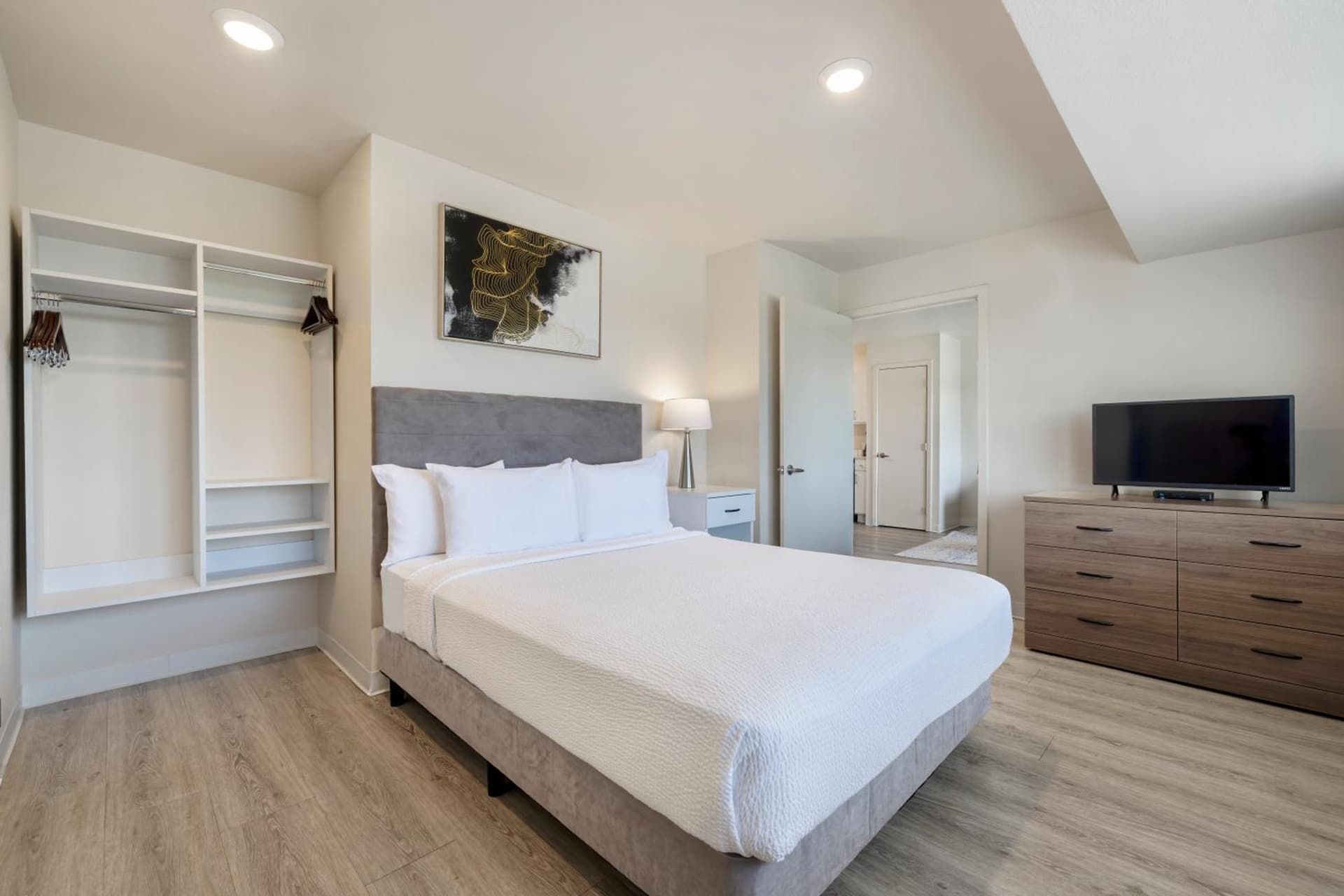 Soka Suites Dallas - Las Colinas gallery photo in Irving, TX — image 9