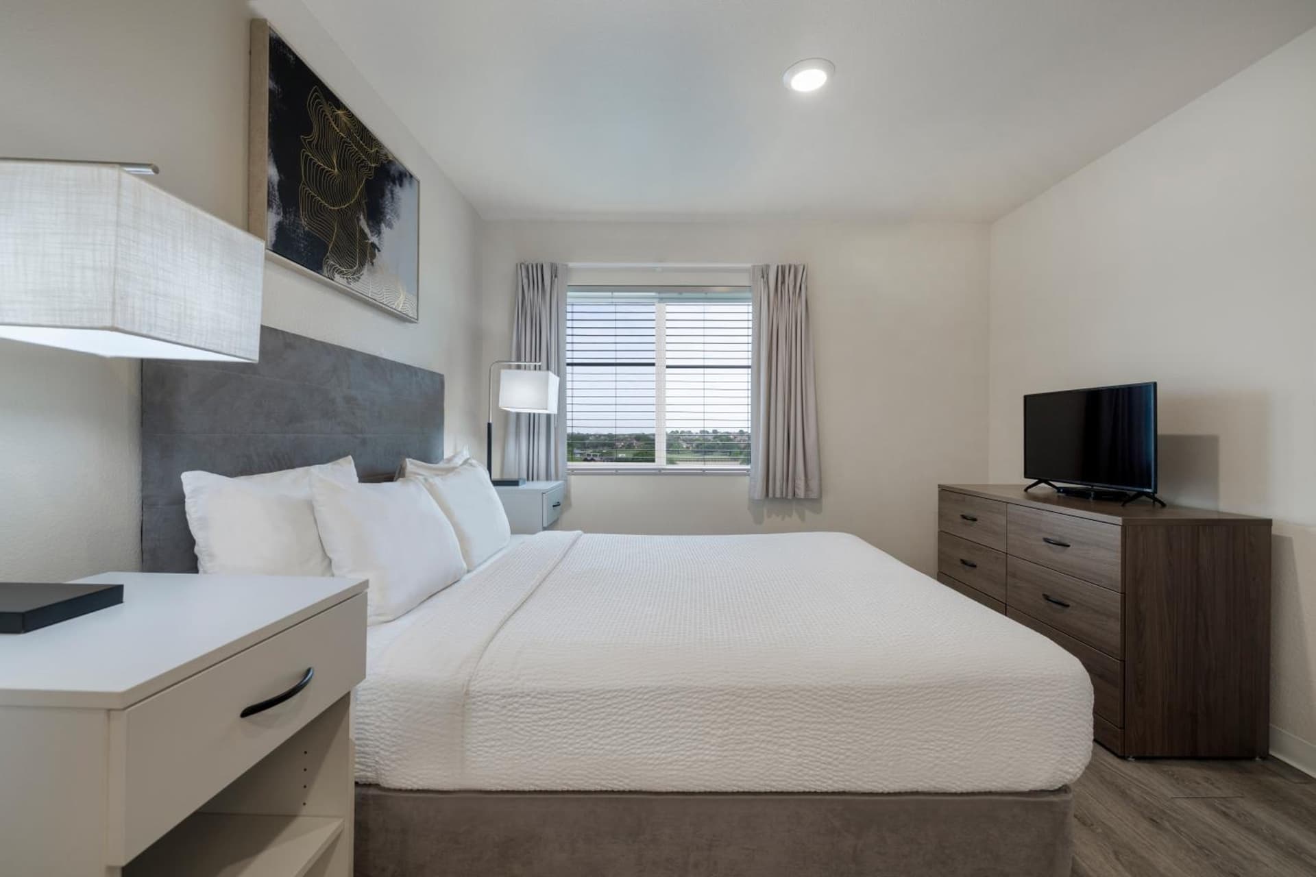 Soka Suites Dallas - Las Colinas gallery photo in Irving, TX — image 11