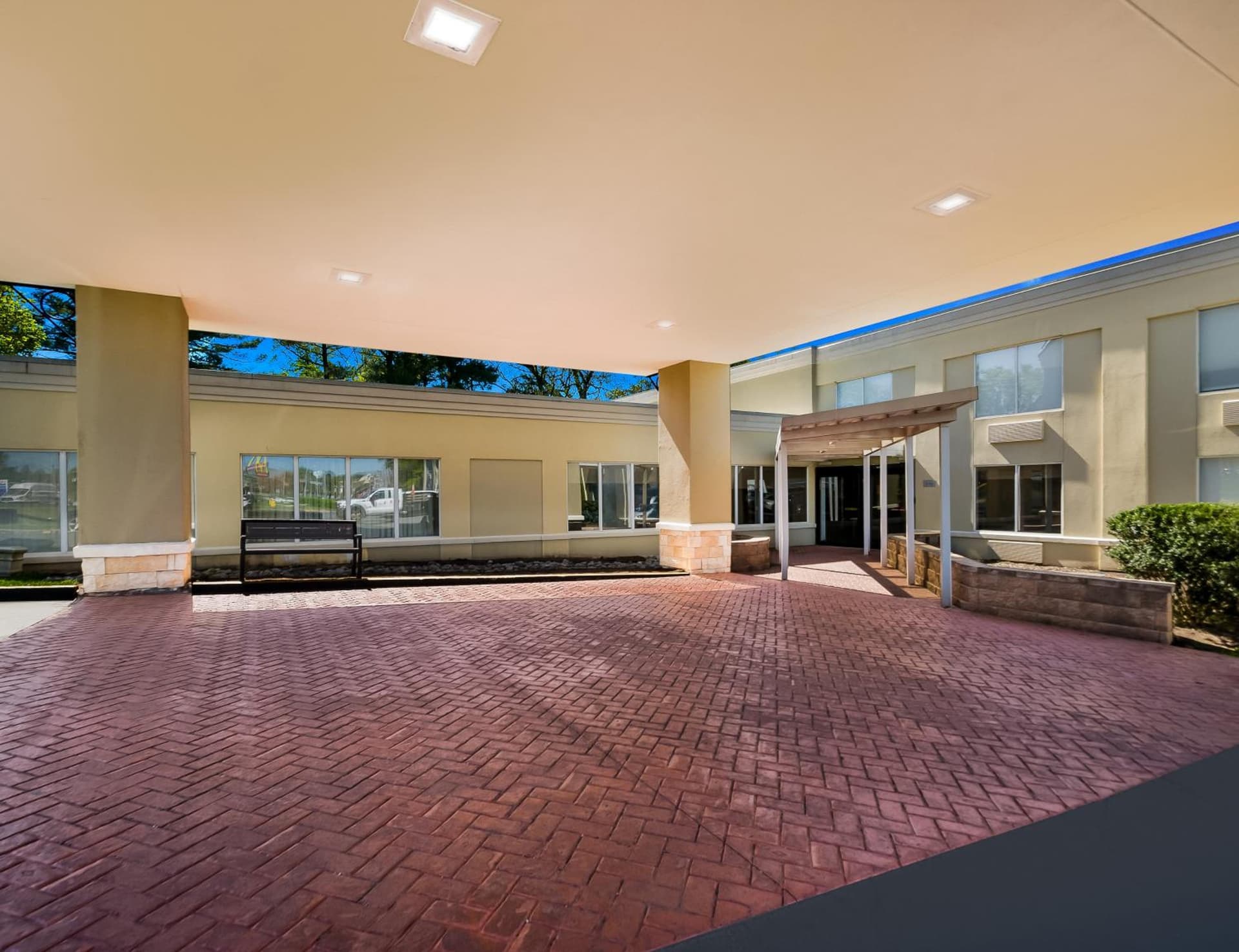 Comfort Inn Falls Church - Tysons Corner interior in Falls Church, VA — gallery photo 2