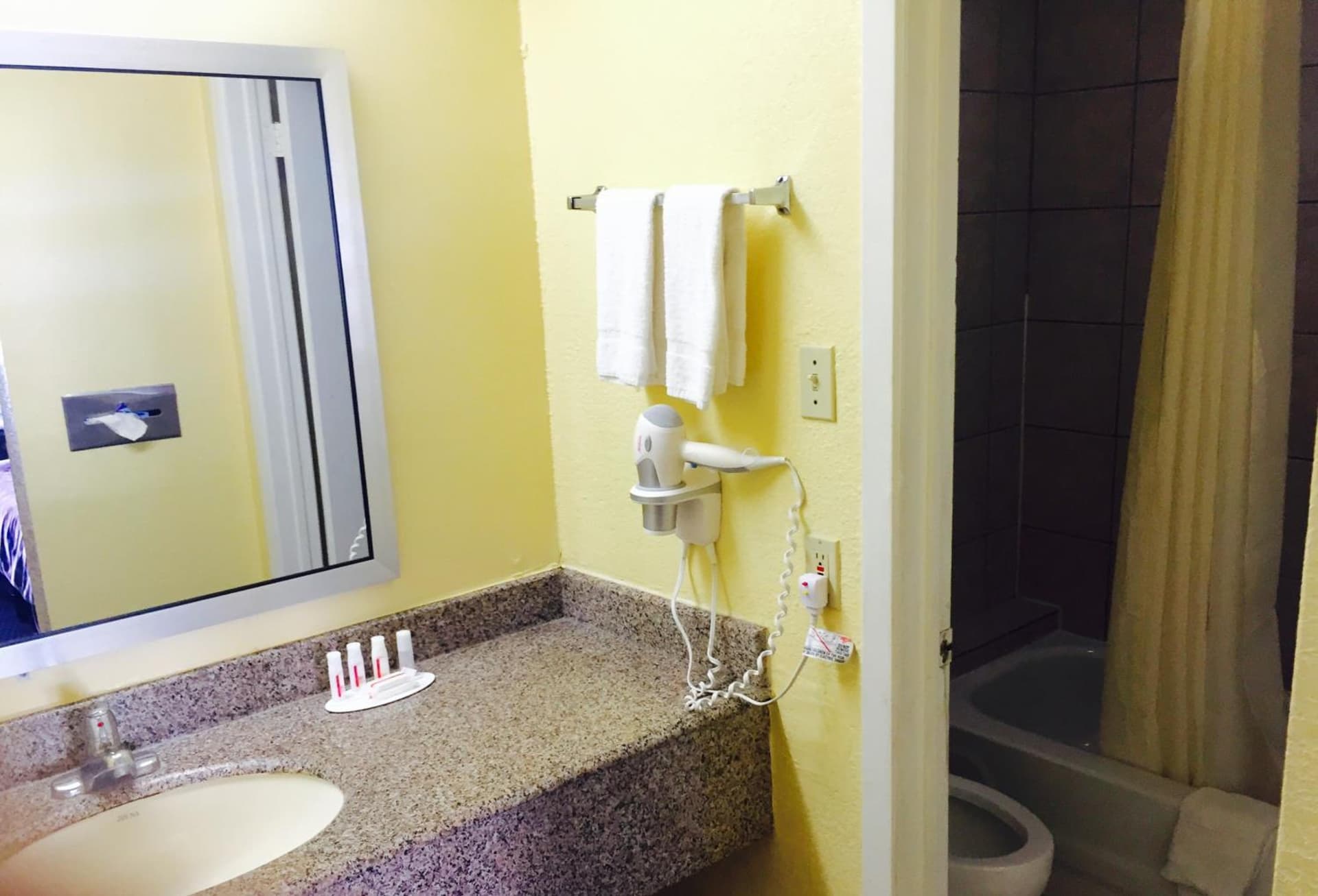 Americas Best Value Inn New Braunfels gallery photo in New Braunfels, TX — image 14