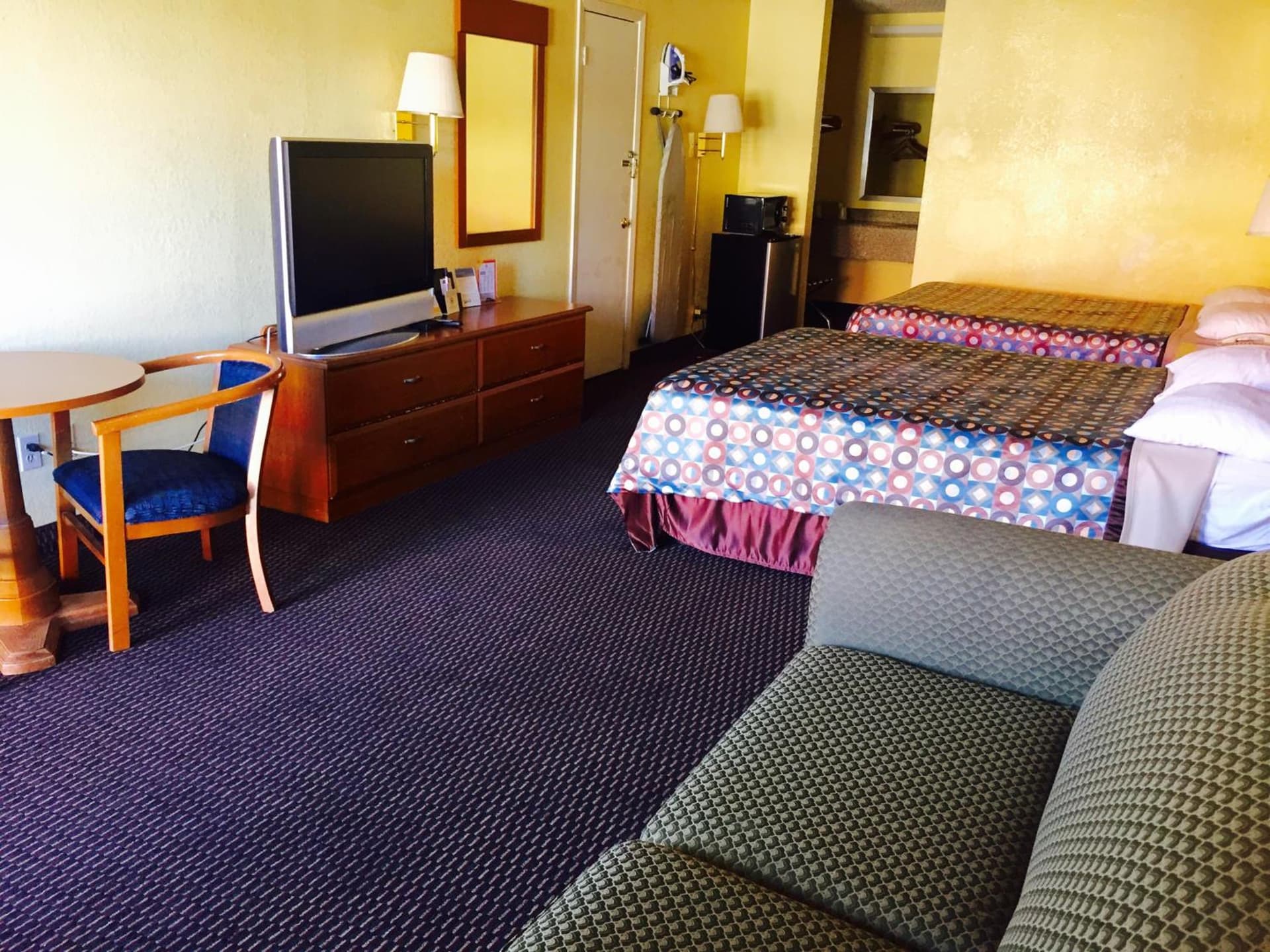 Americas Best Value Inn New Braunfels interior in New Braunfels, TX — gallery photo 2