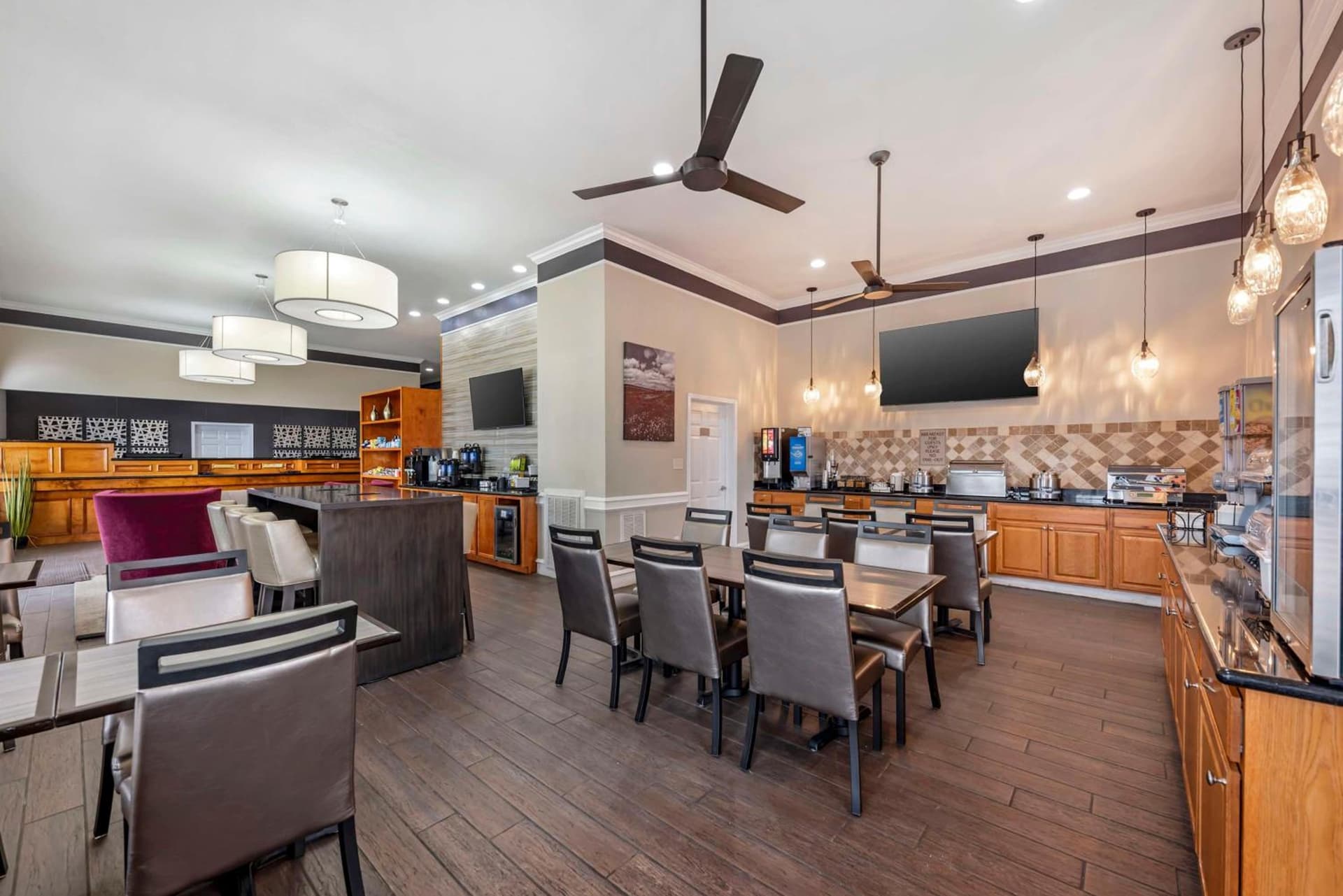 Best Western Inn of Brenham property views in Brenham, TX — gallery photo 3