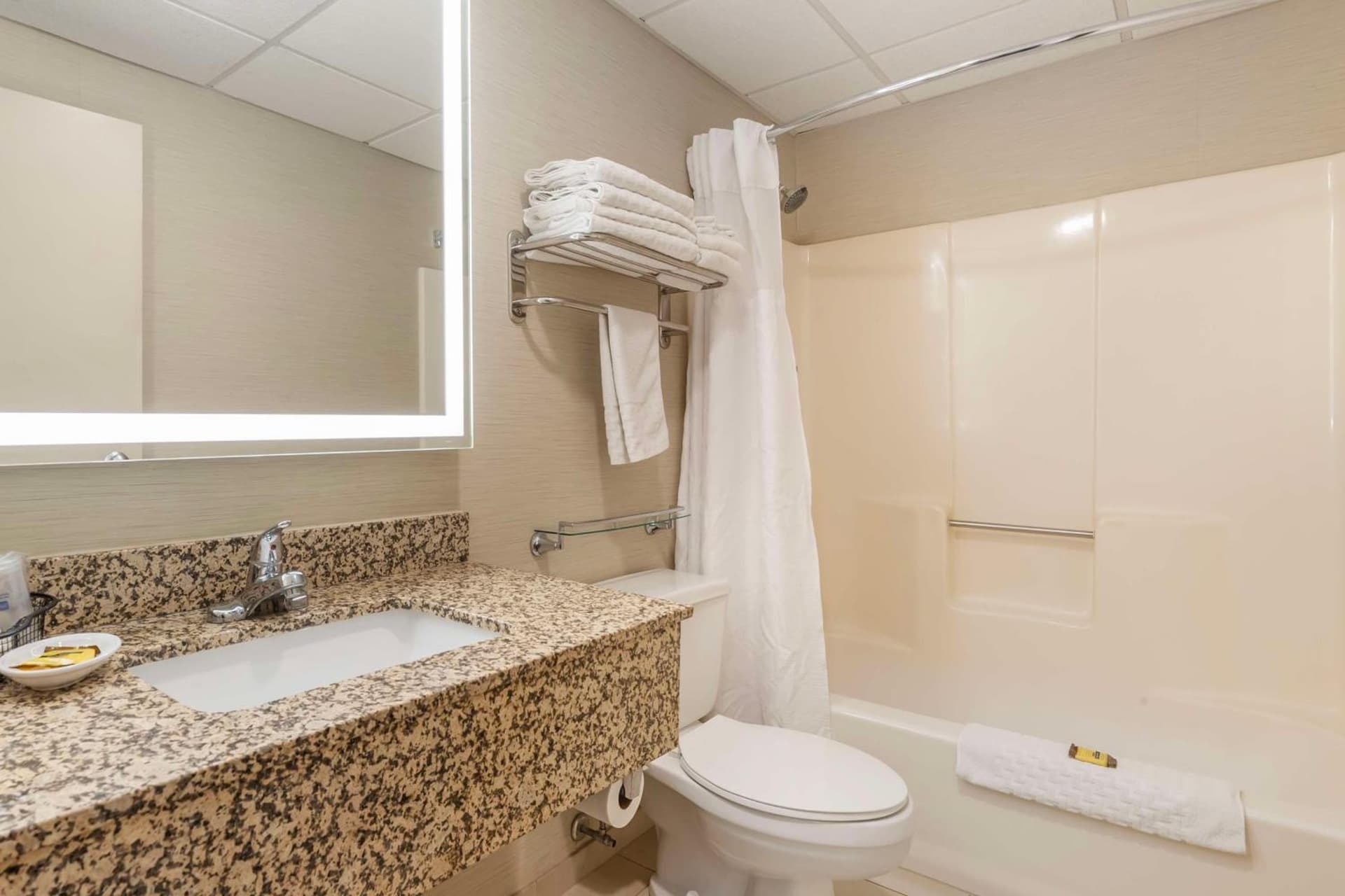 Best Western Plus Steeplegate Inn gallery photo in Davenport, IA — image 44