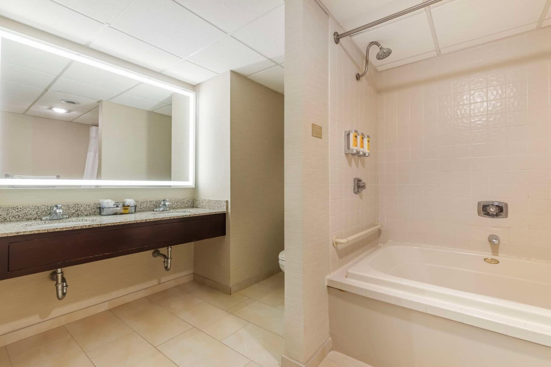 Best Western Plus Steeplegate Inn gallery photo in Davenport, IA — image 36