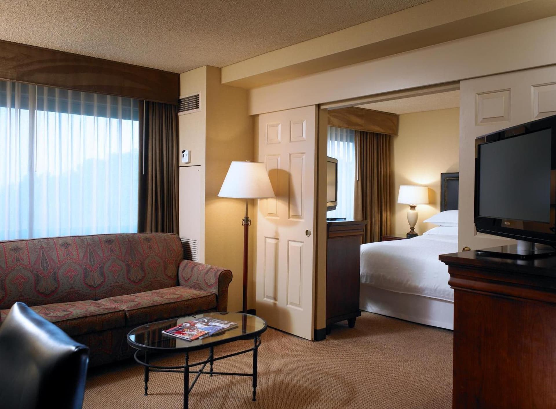 Sheraton Fairplex Suites & Conference Center interior in Pomona, CA — gallery photo 2