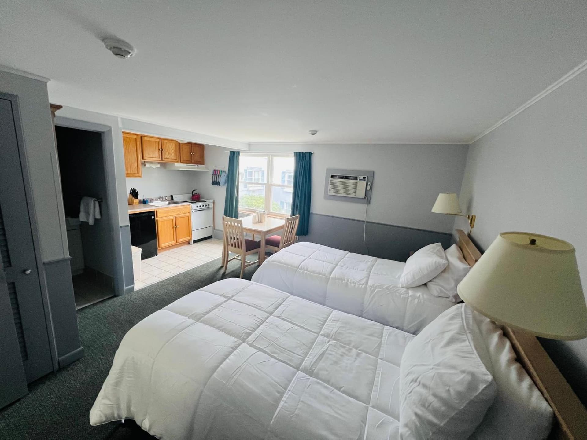 Harbor Landing Resort property views in Vineyard Haven, MA — gallery photo 3
