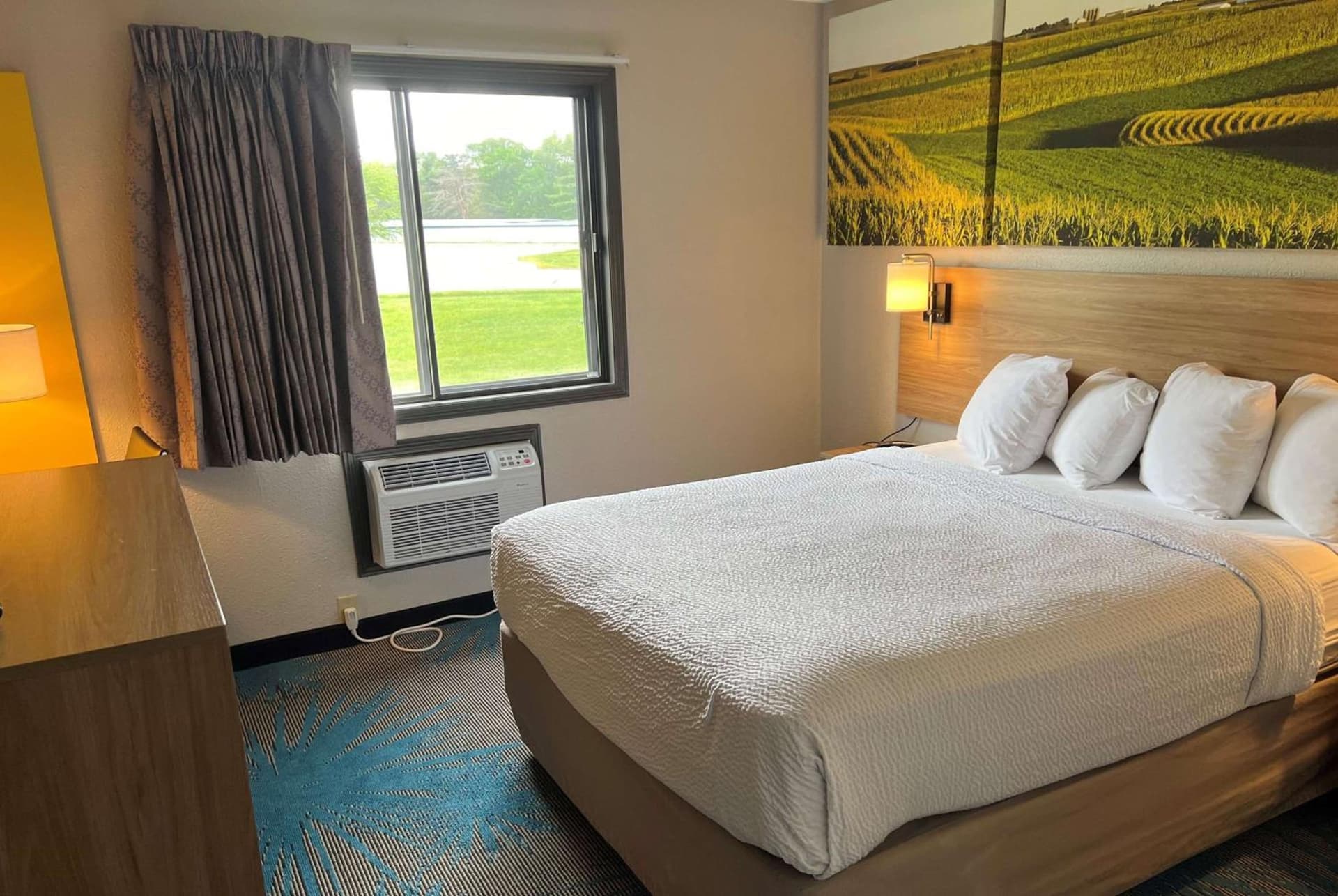 Days Inn & Suites by Wyndham Des Moines Airport gallery photo in Des Moines, IA — image 47