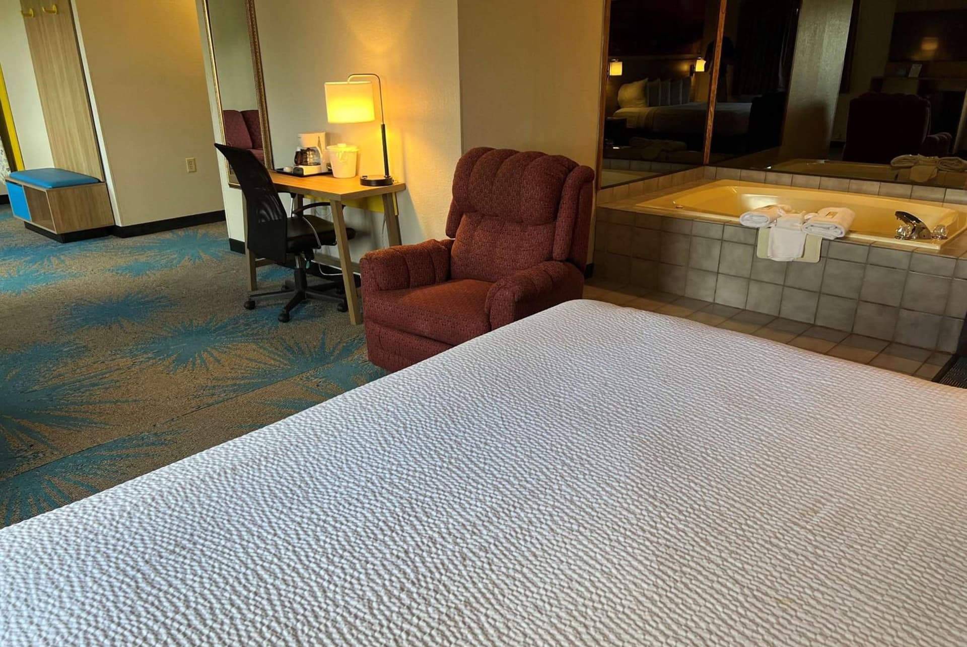 Days Inn & Suites by Wyndham Des Moines Airport gallery photo in Des Moines, IA — image 32