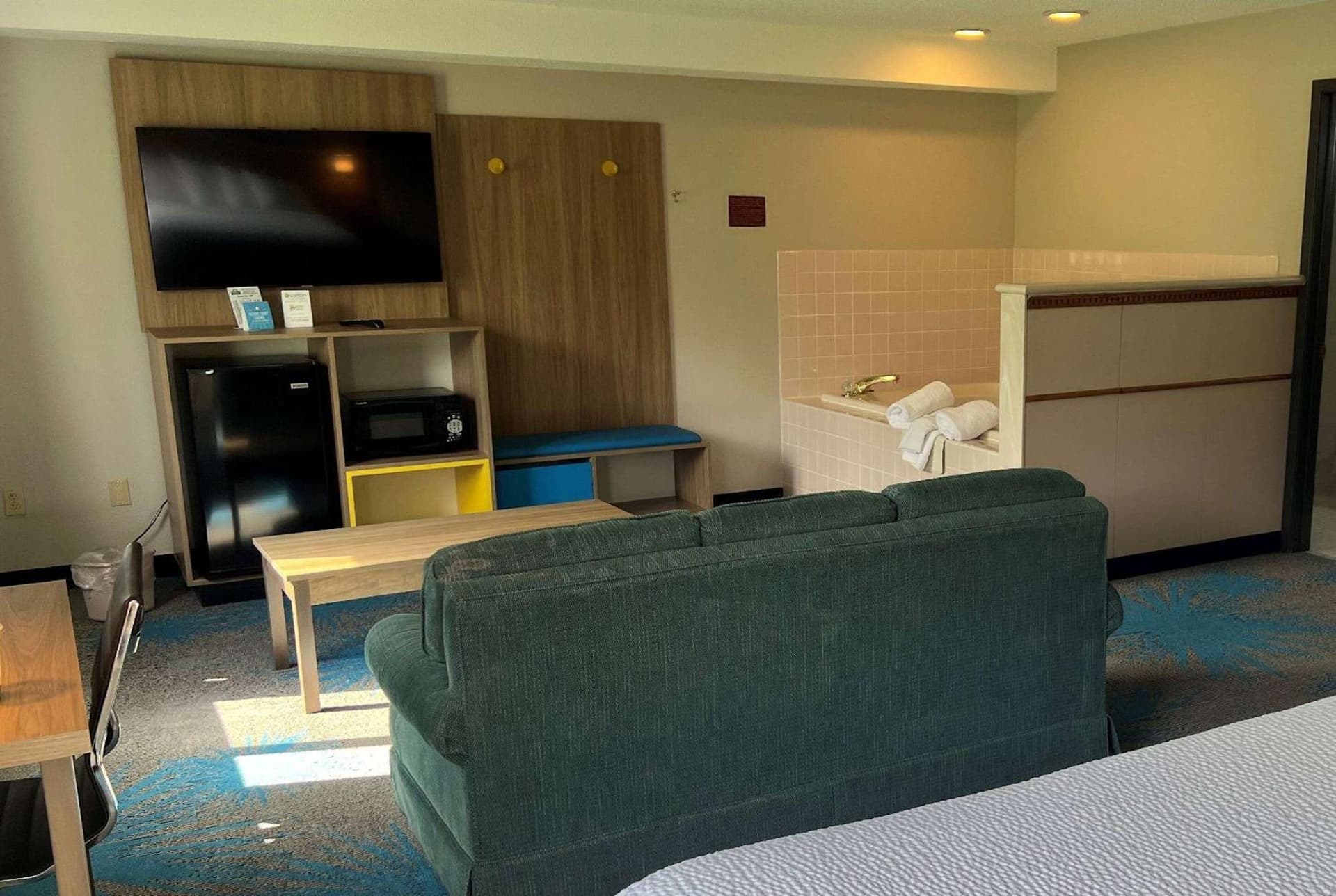 Days Inn & Suites by Wyndham Des Moines Airport gallery photo in Des Moines, IA — image 7